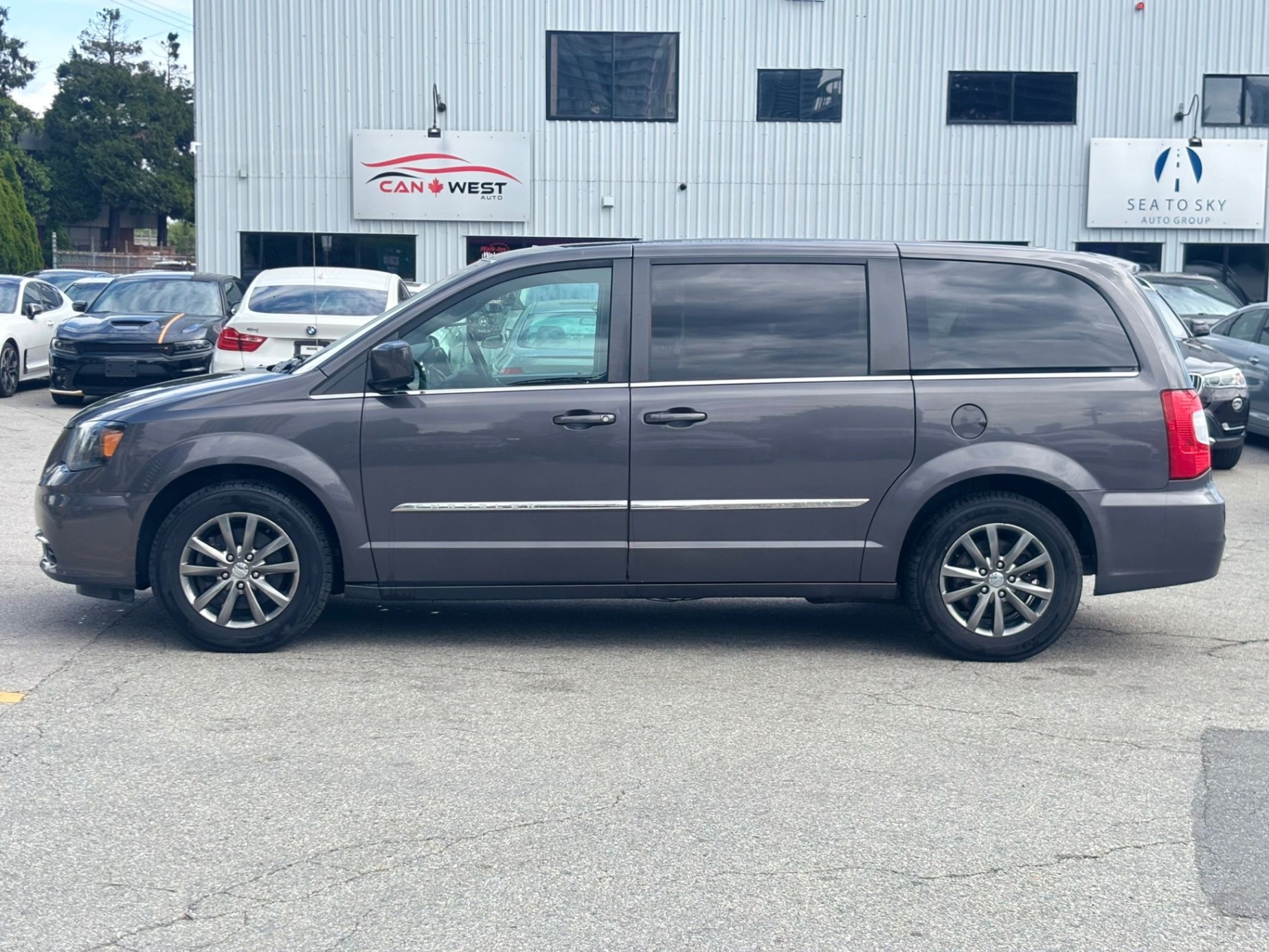/canwestautoinc/2015-Chrysler-Town&-13760698793967752.jpg