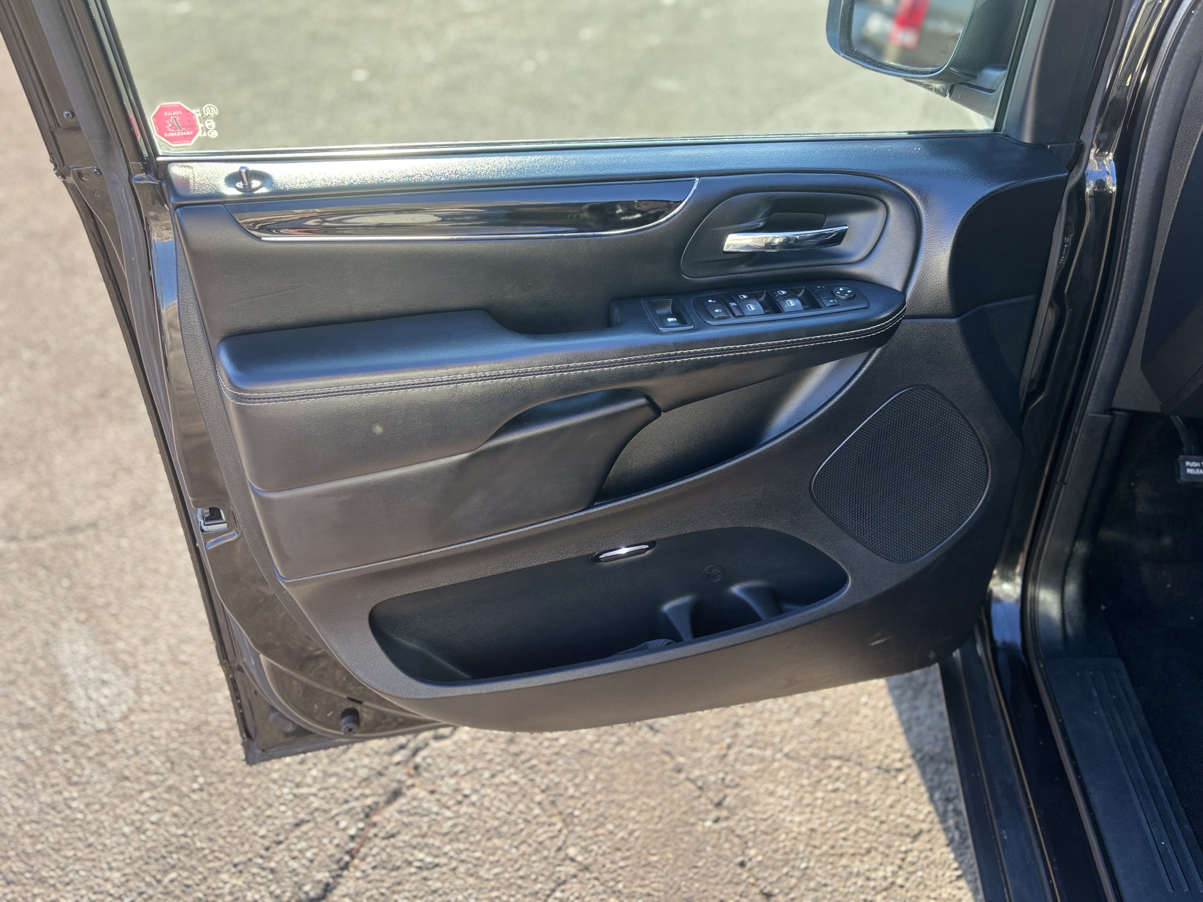 /canwestautoinc/2015-Chrysler-Town&-14601393048804856.jpg