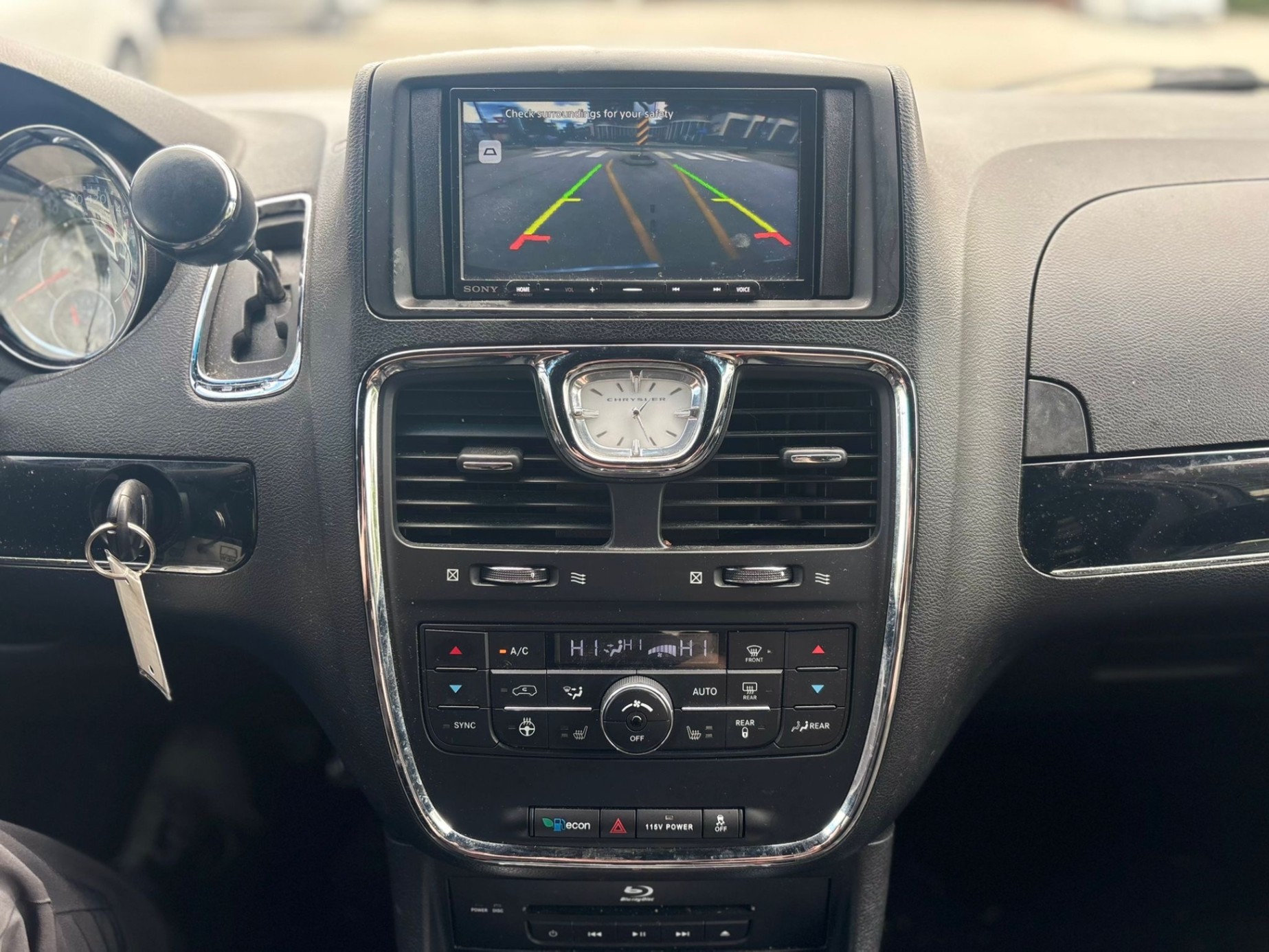 /canwestautoinc/2015-Chrysler-Town&-22928799413849799.jpg