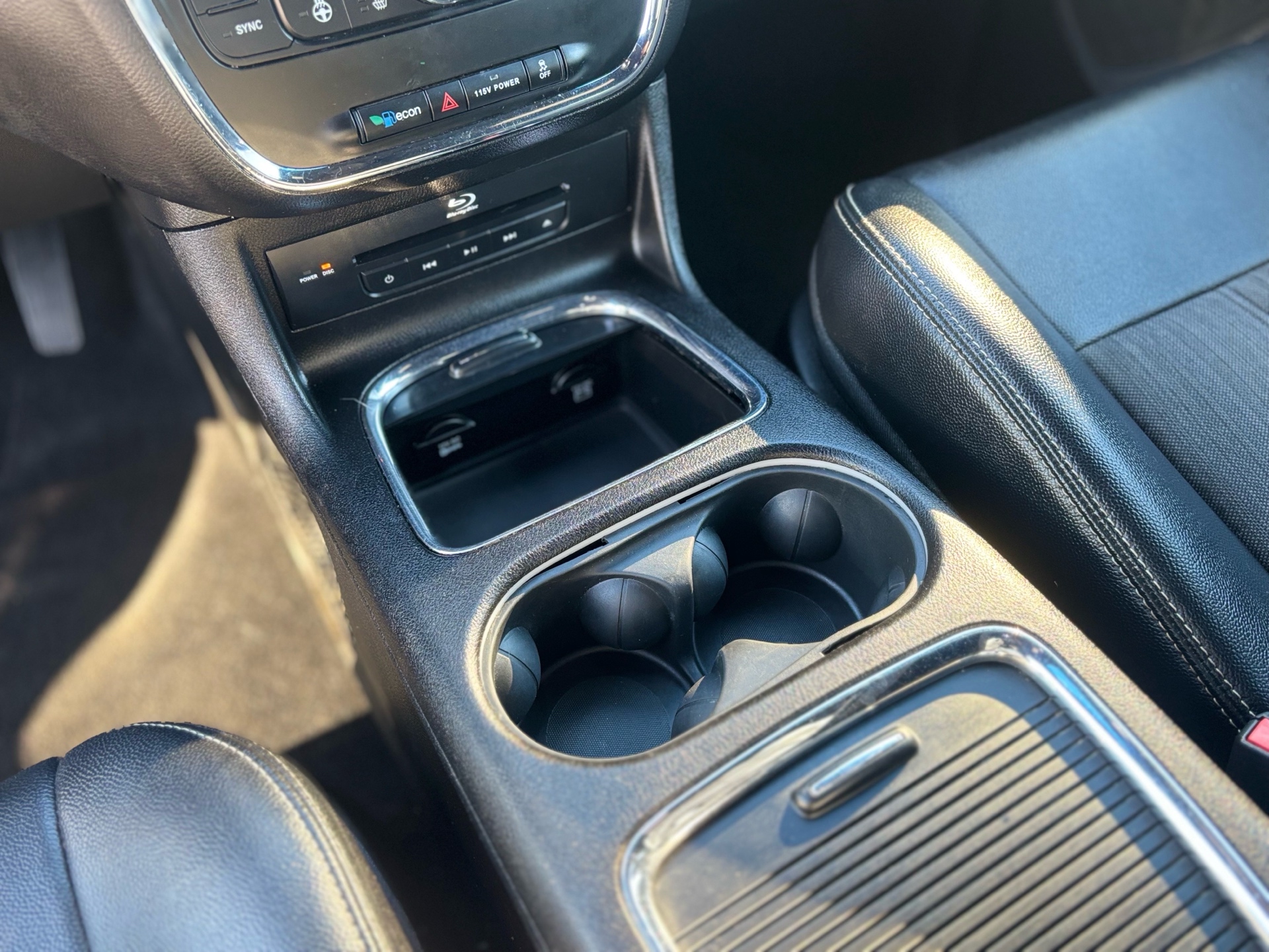 /canwestautoinc/2015-Chrysler-Town&-8496780965459381.jpg