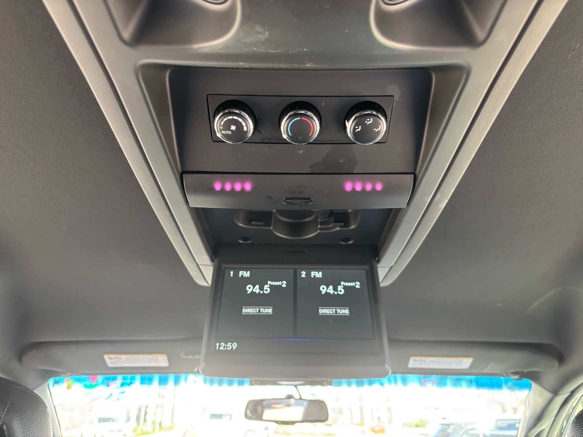 /canwestautoinc/2015-Chrysler-Town&-986112507792559.jpg