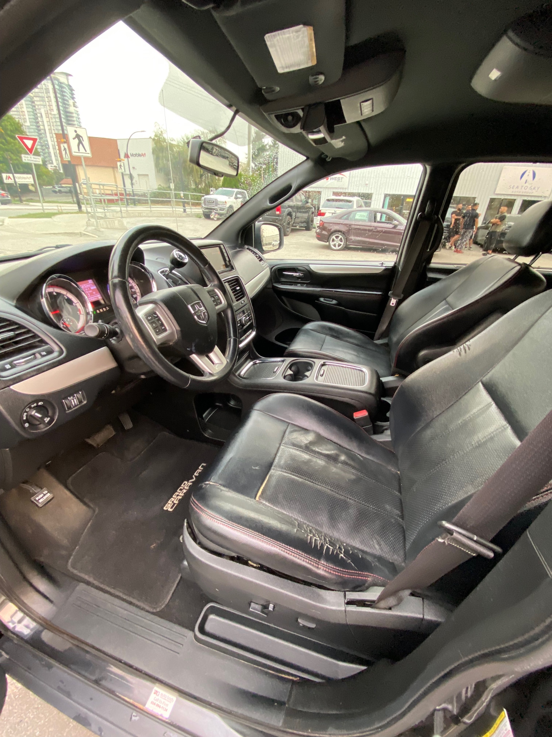 /canwestautoinc/2015-Dodge-GrandCaravan-022053955155729943.jpg