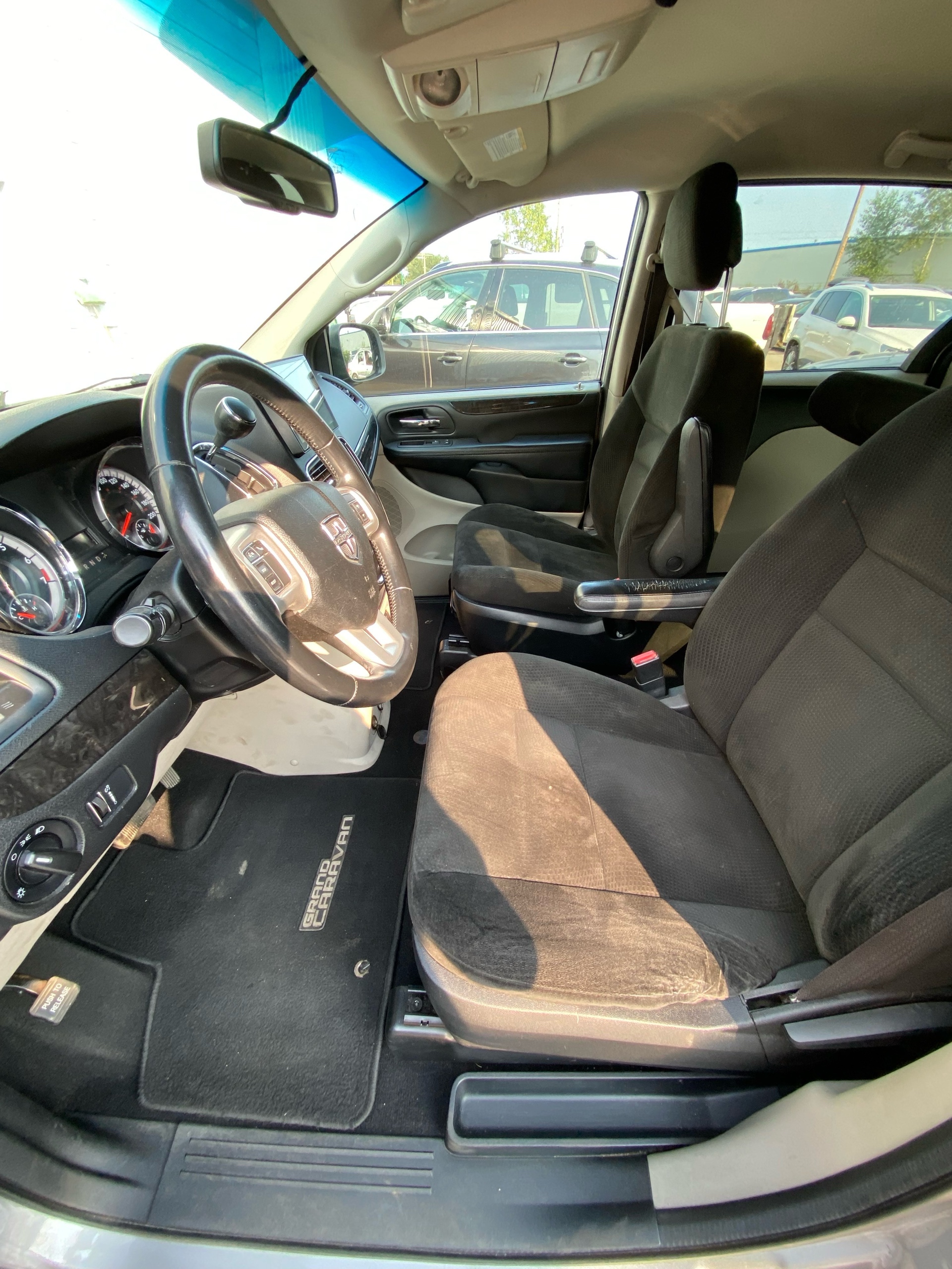 /canwestautoinc/2015-Dodge-GrandCaravan-7476877342141135.jpg
