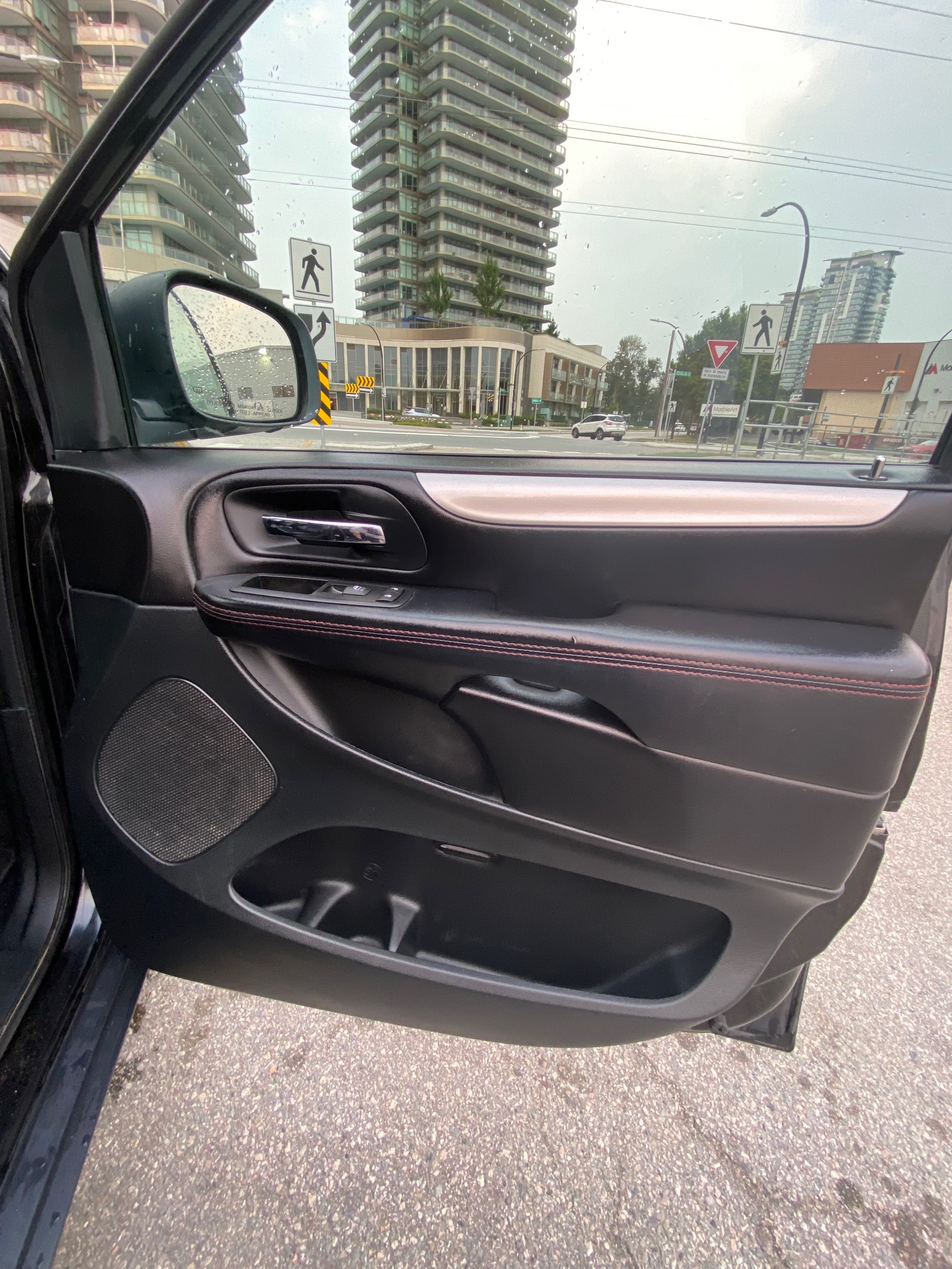 /canwestautoinc/2015-Dodge-GrandCaravan-8039844707396684.jpg