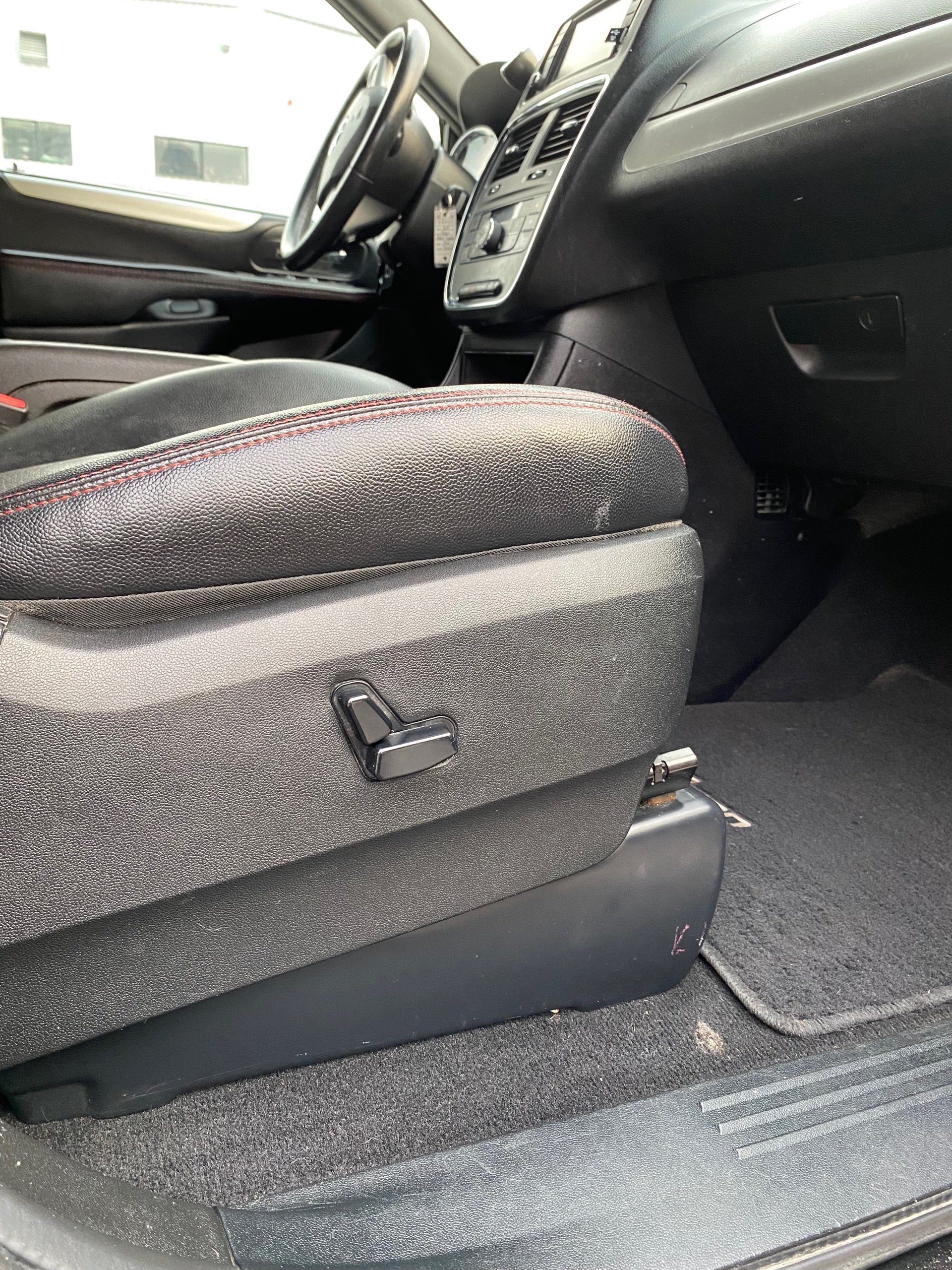 /canwestautoinc/2015-Dodge-GrandCaravan-8953433170193159.jpg
