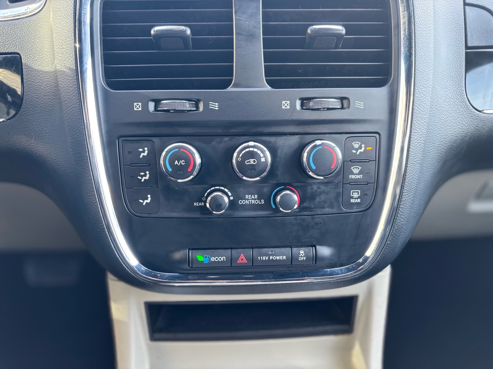 /canwestautoinc/2015-Dodge-GrandCaravan-9468090612907747.jpg