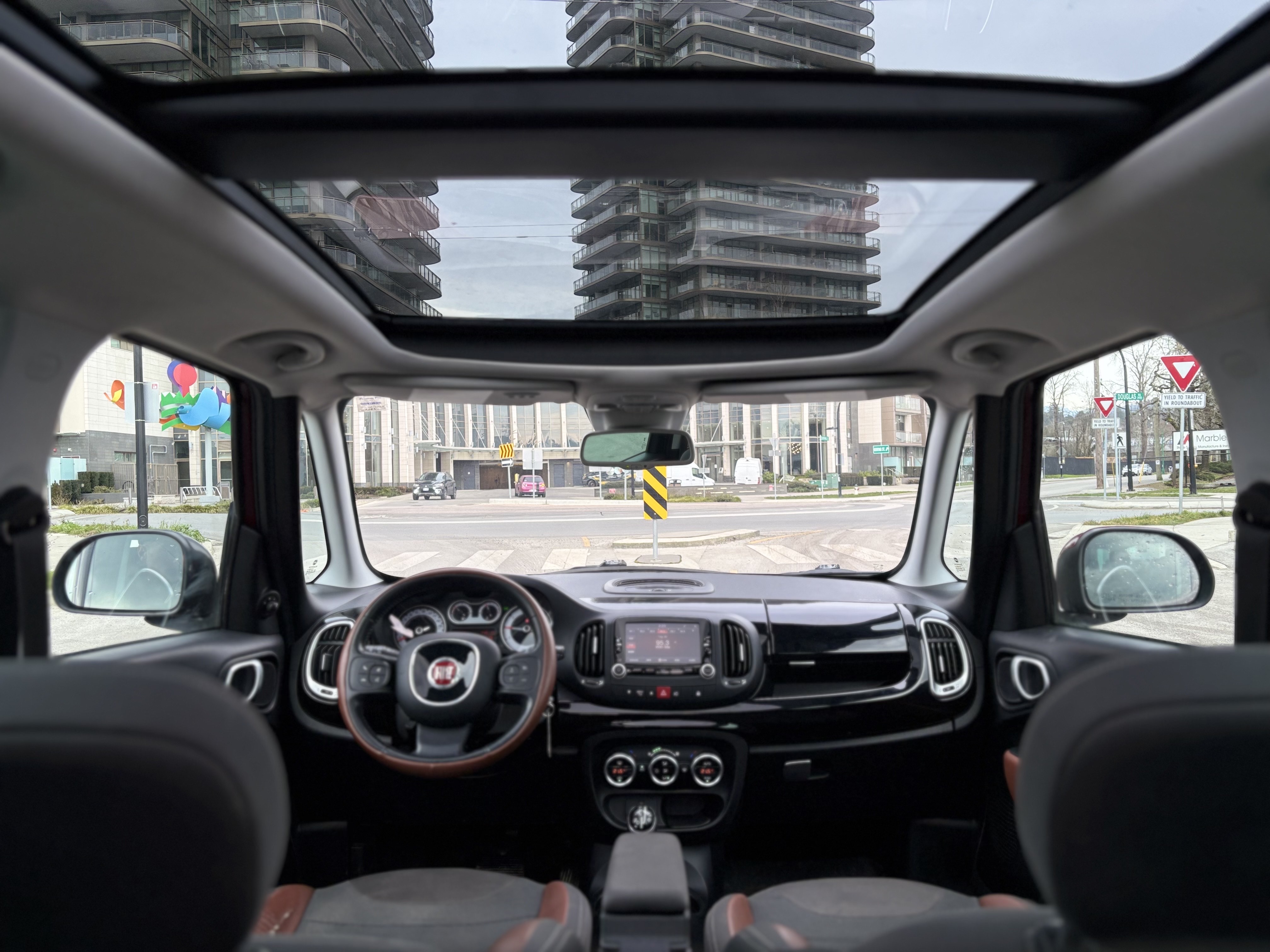 /canwestautoinc/2015-FIAT-500L-9989816449178195.jpg