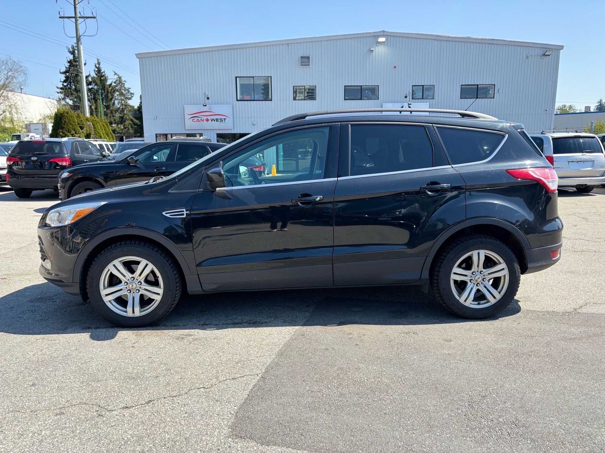 /canwestautoinc/2015-Ford-Escape-03380404044968399.jpg