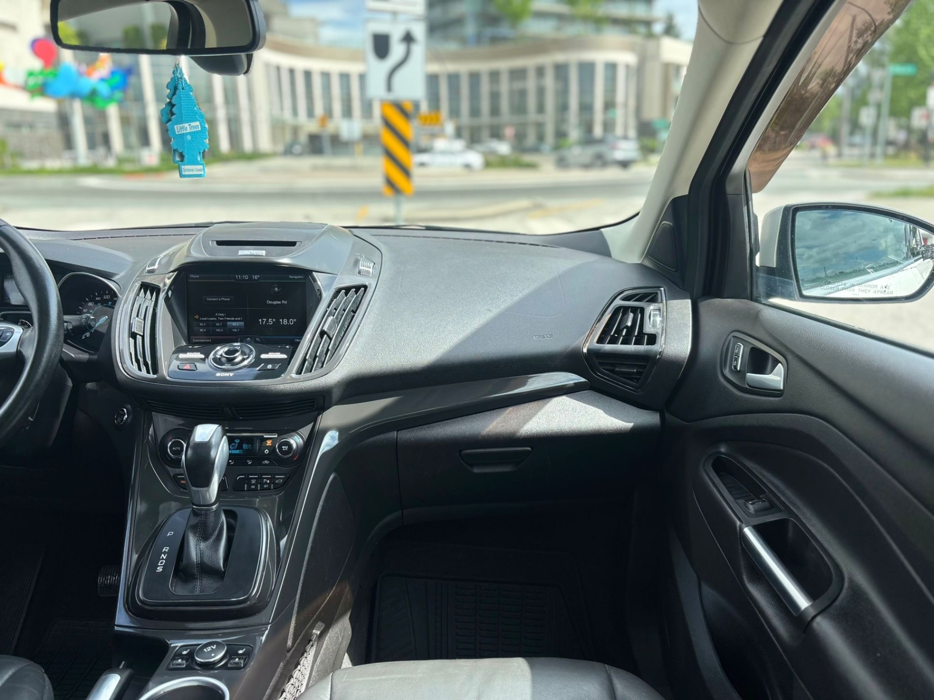 /canwestautoinc/2015-Ford-Escape-06287359003981408.jpg
