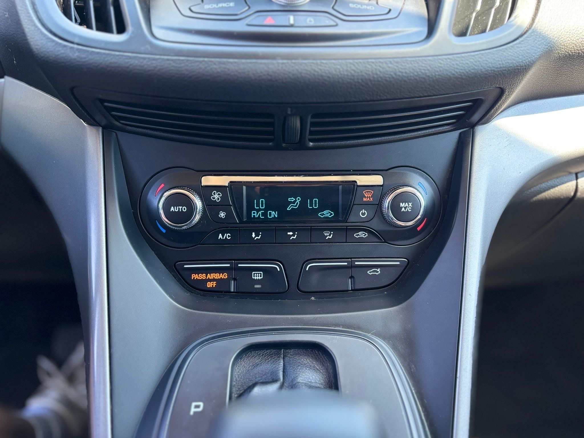 /canwestautoinc/2015-Ford-Escape-06998678628691835.jpg