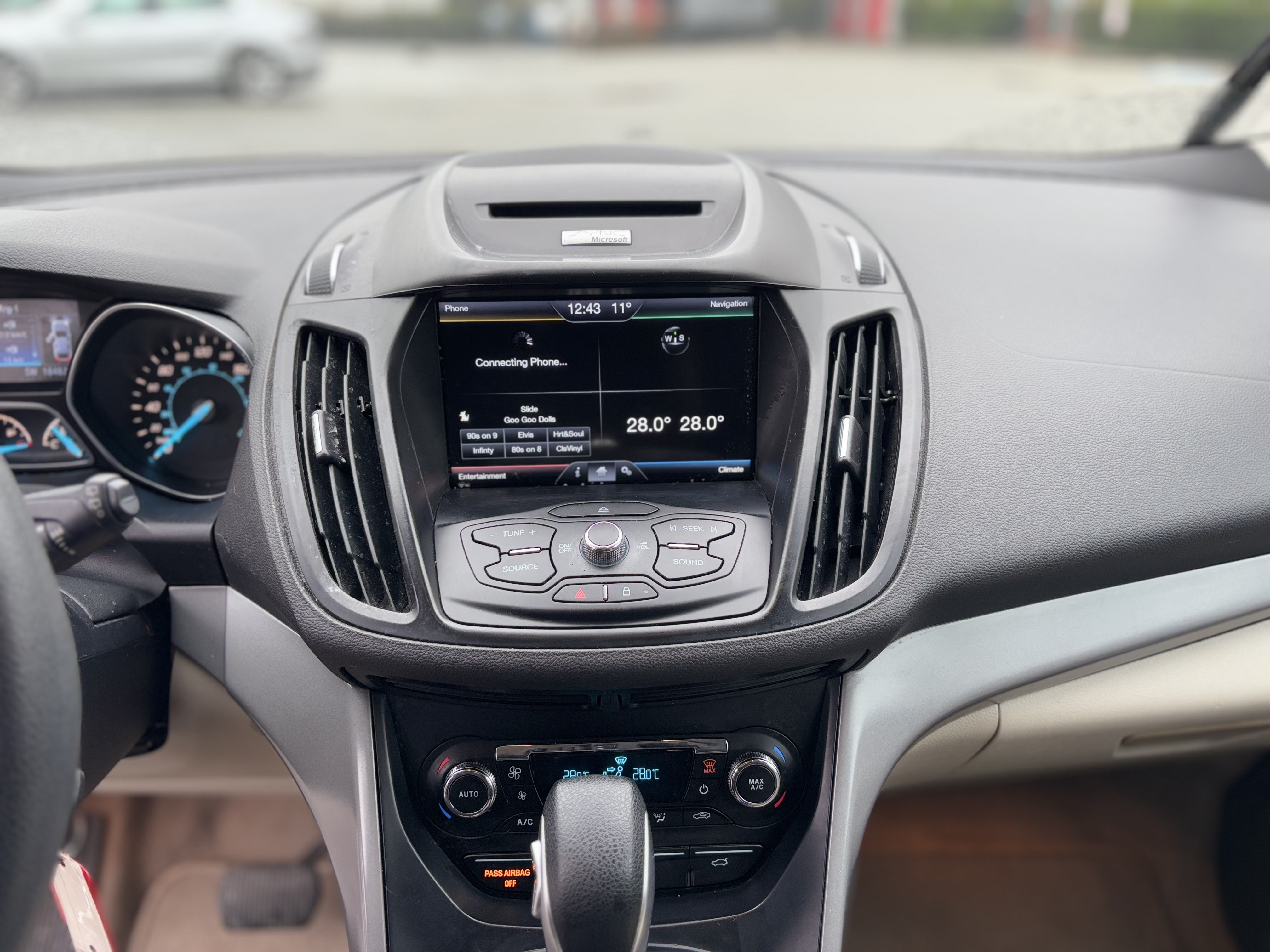 /canwestautoinc/2015-Ford-Escape-16435384635362316.jpg
