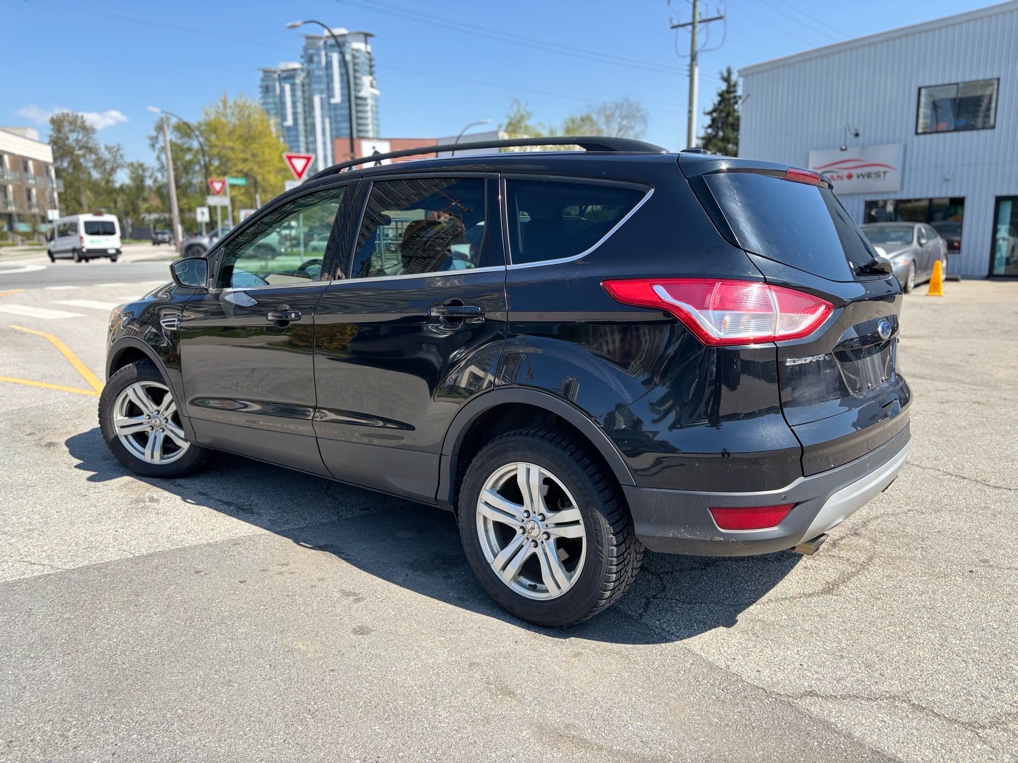 /canwestautoinc/2015-Ford-Escape-3232856672123121.jpg