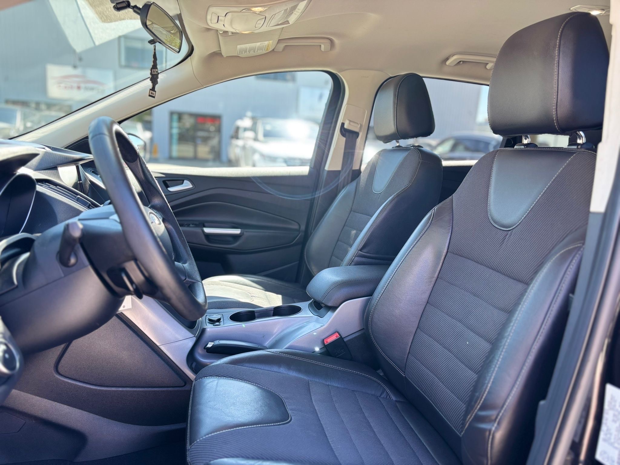 /canwestautoinc/2015-Ford-Escape-3255206274487408.jpg