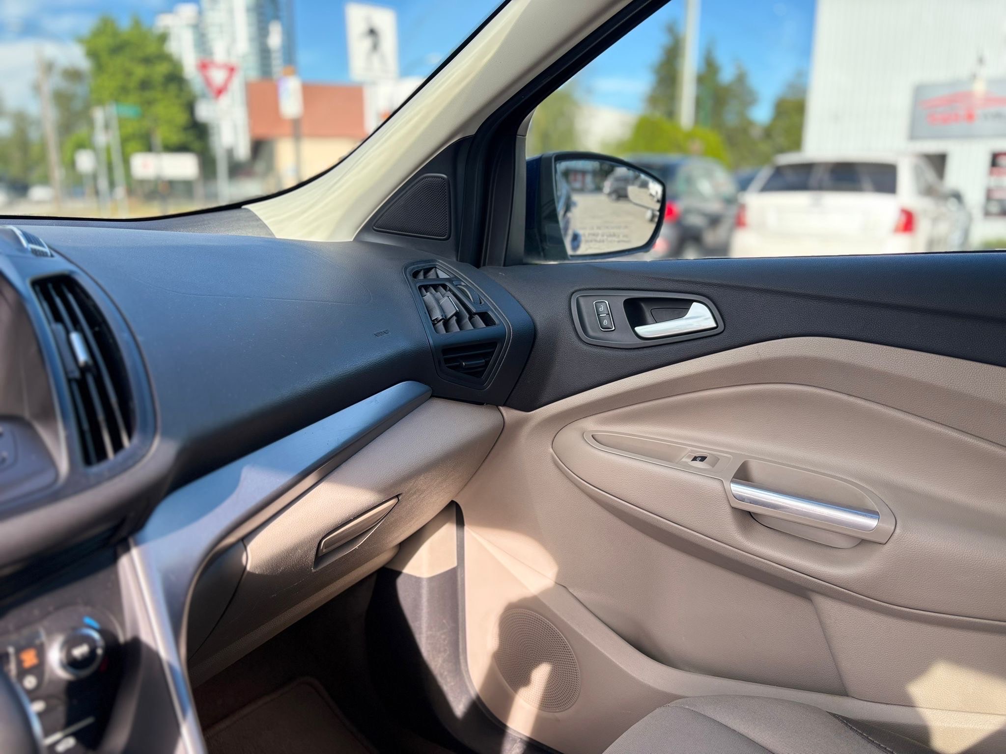 /canwestautoinc/2015-Ford-Escape-34057897486666766.jpg