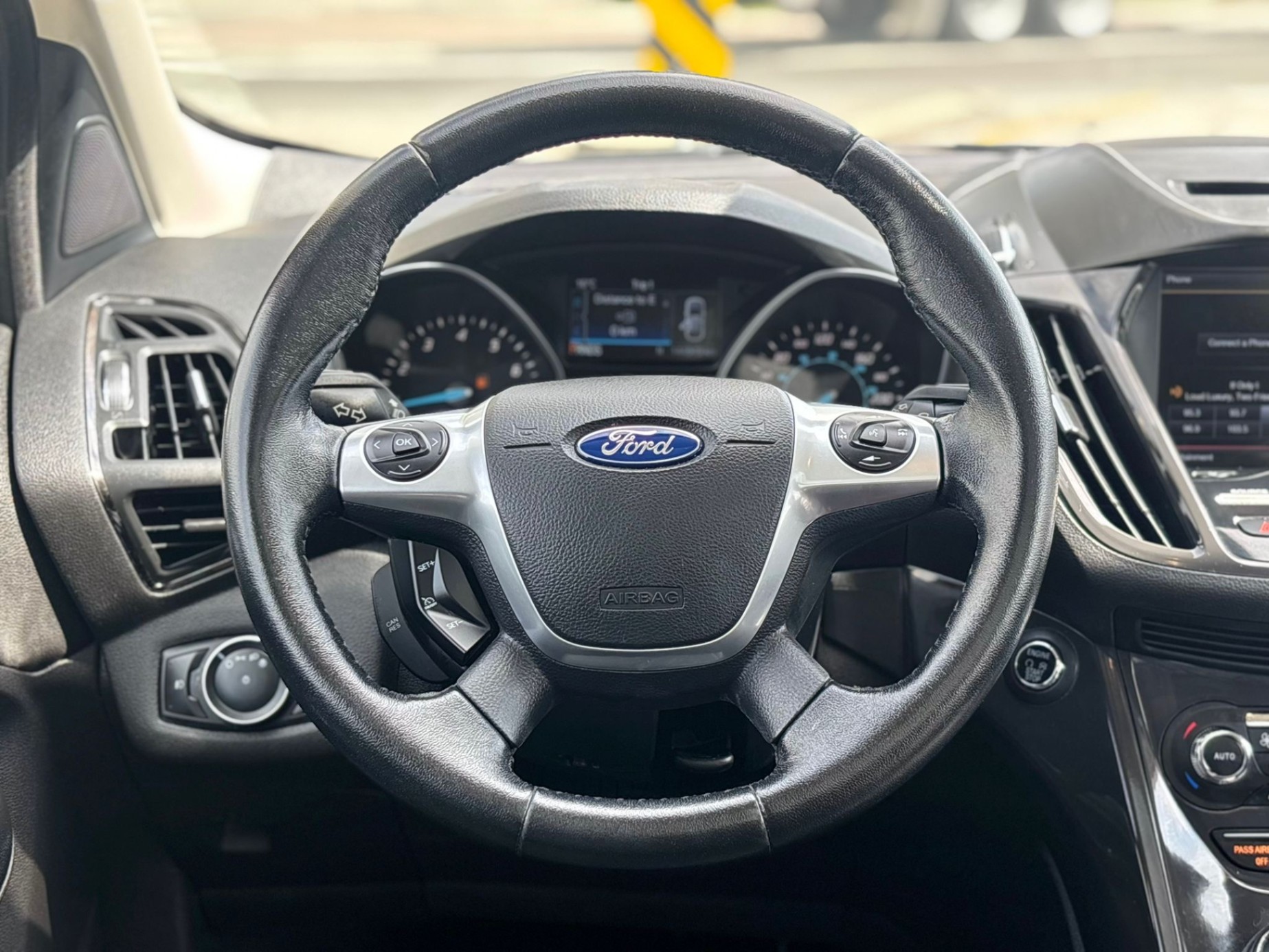 /canwestautoinc/2015-Ford-Escape-36942629549809713.jpg