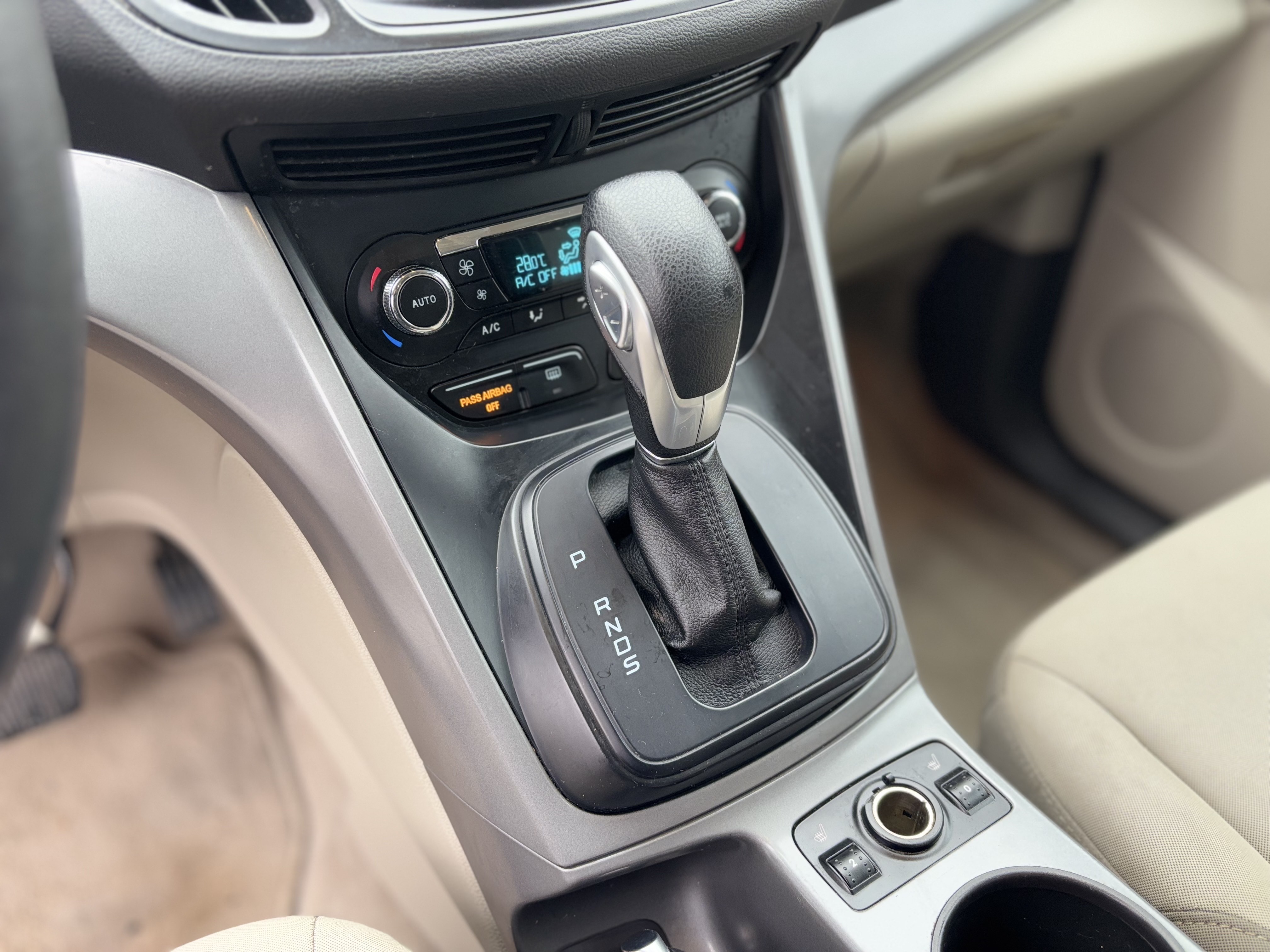 /canwestautoinc/2015-Ford-Escape-4837041683588863.jpg