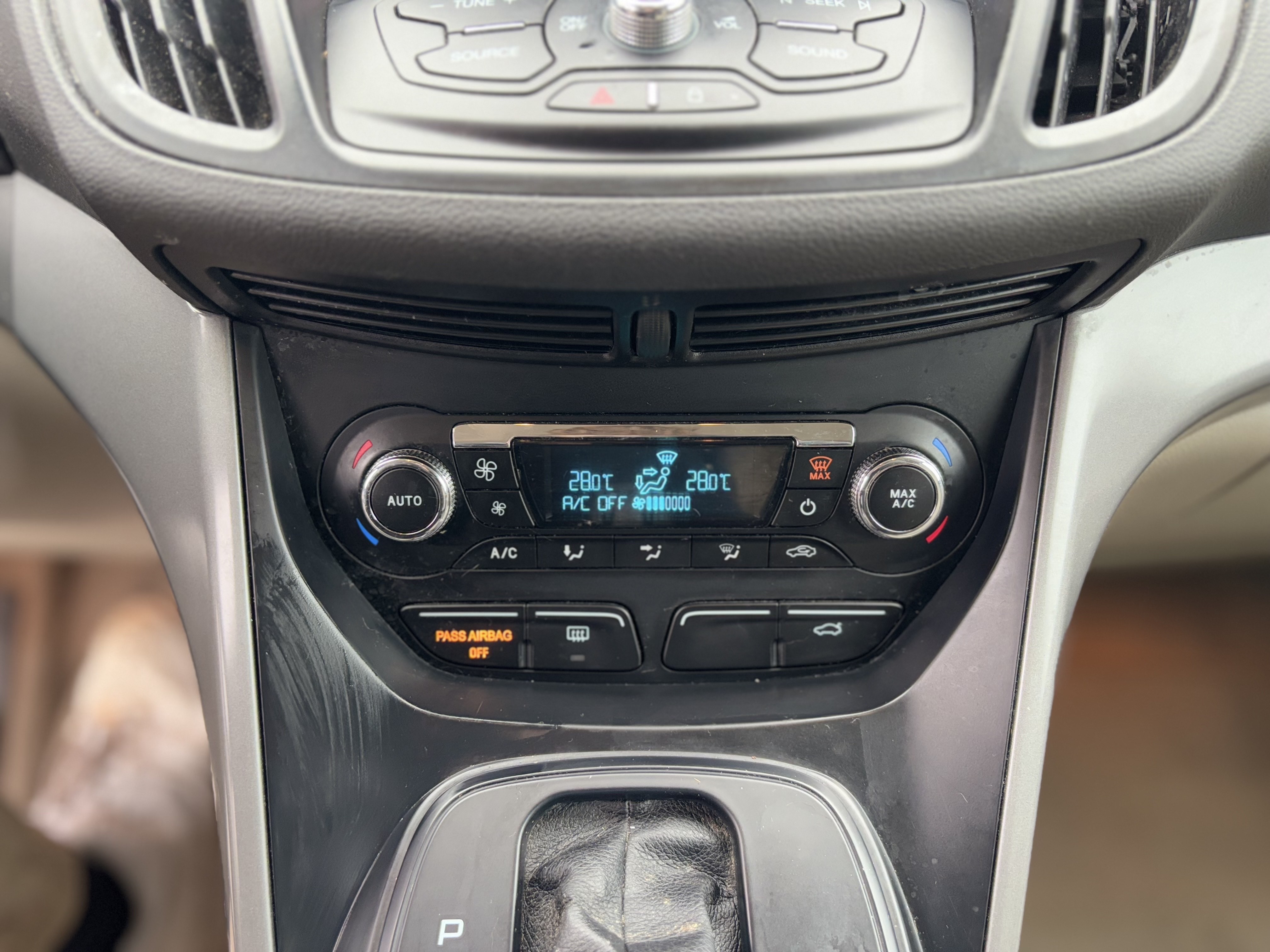 /canwestautoinc/2015-Ford-Escape-6045806486666596.jpg