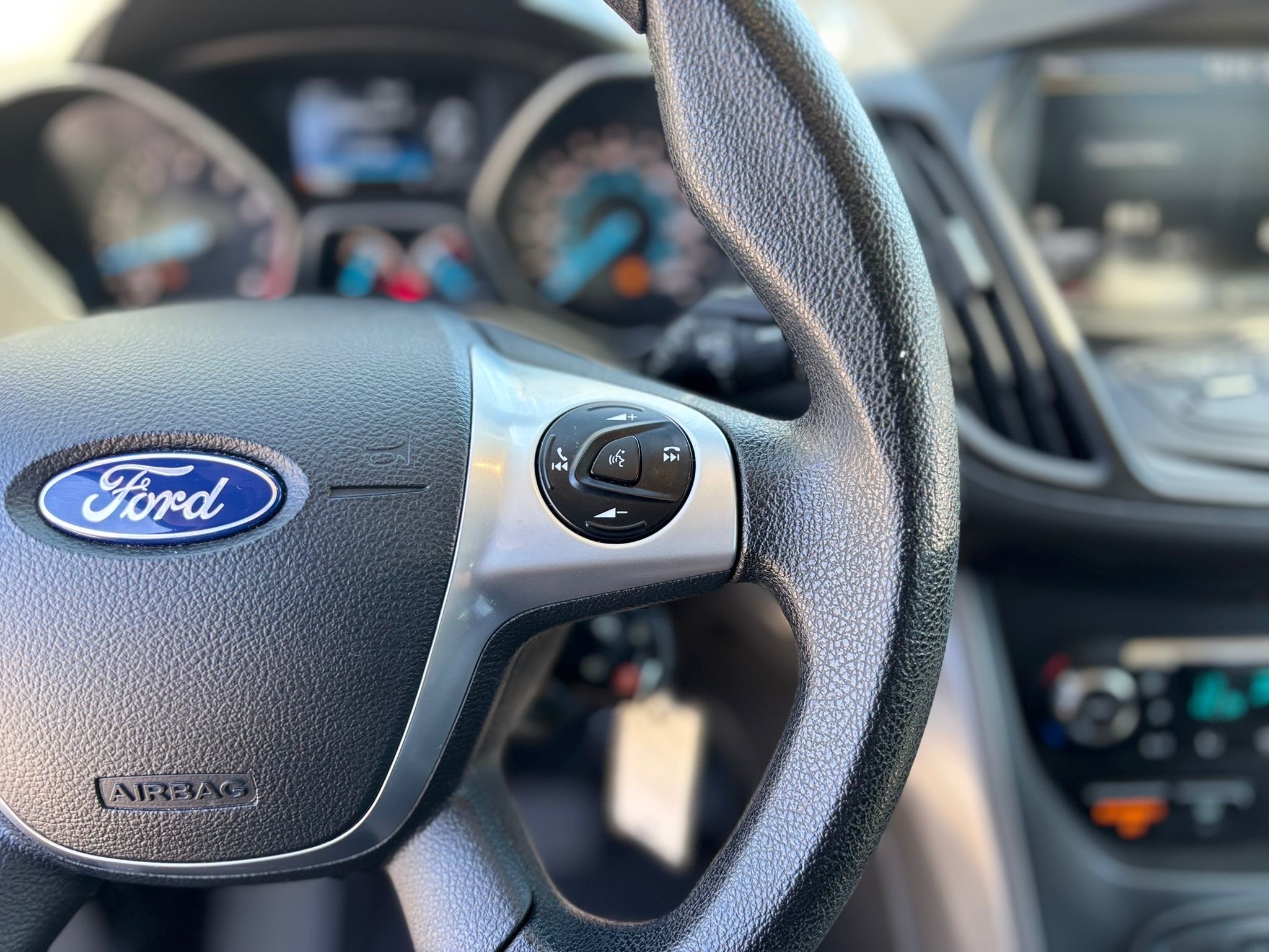 /canwestautoinc/2015-Ford-Escape-6306672199370822.jpg