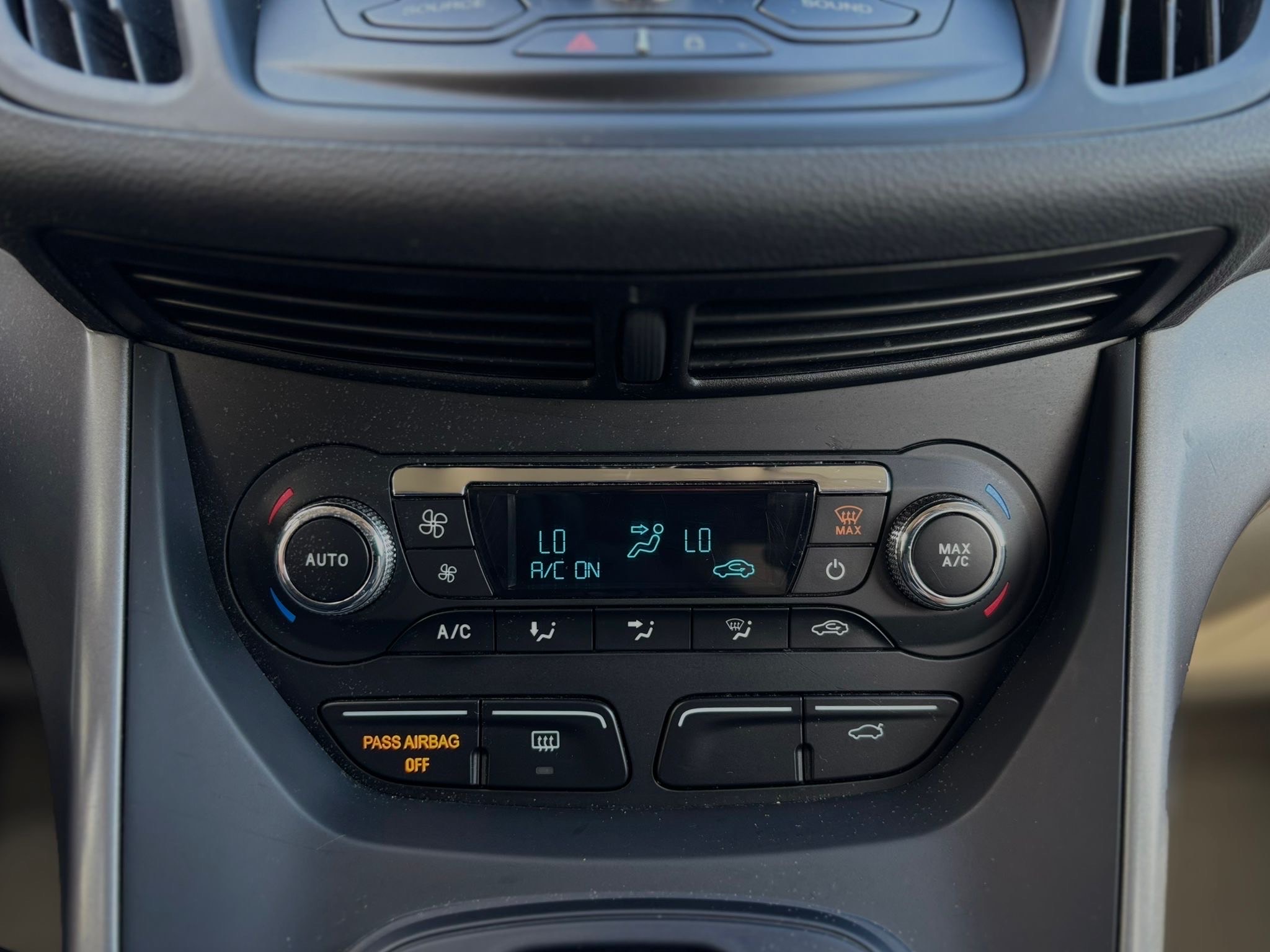 /canwestautoinc/2015-Ford-Escape-8227866544826239.jpg