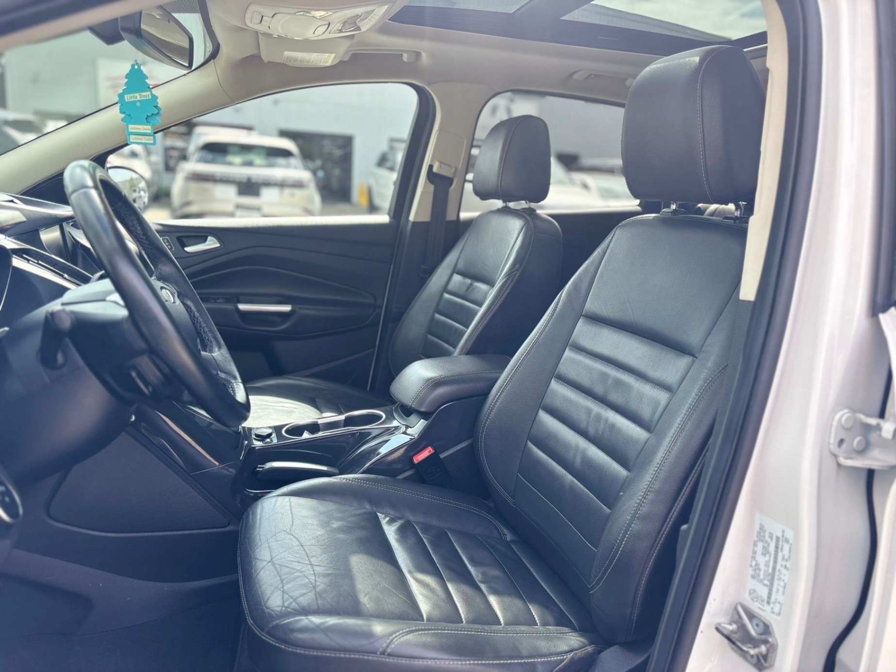 /canwestautoinc/2015-Ford-Escape-9680189865819393.jpg