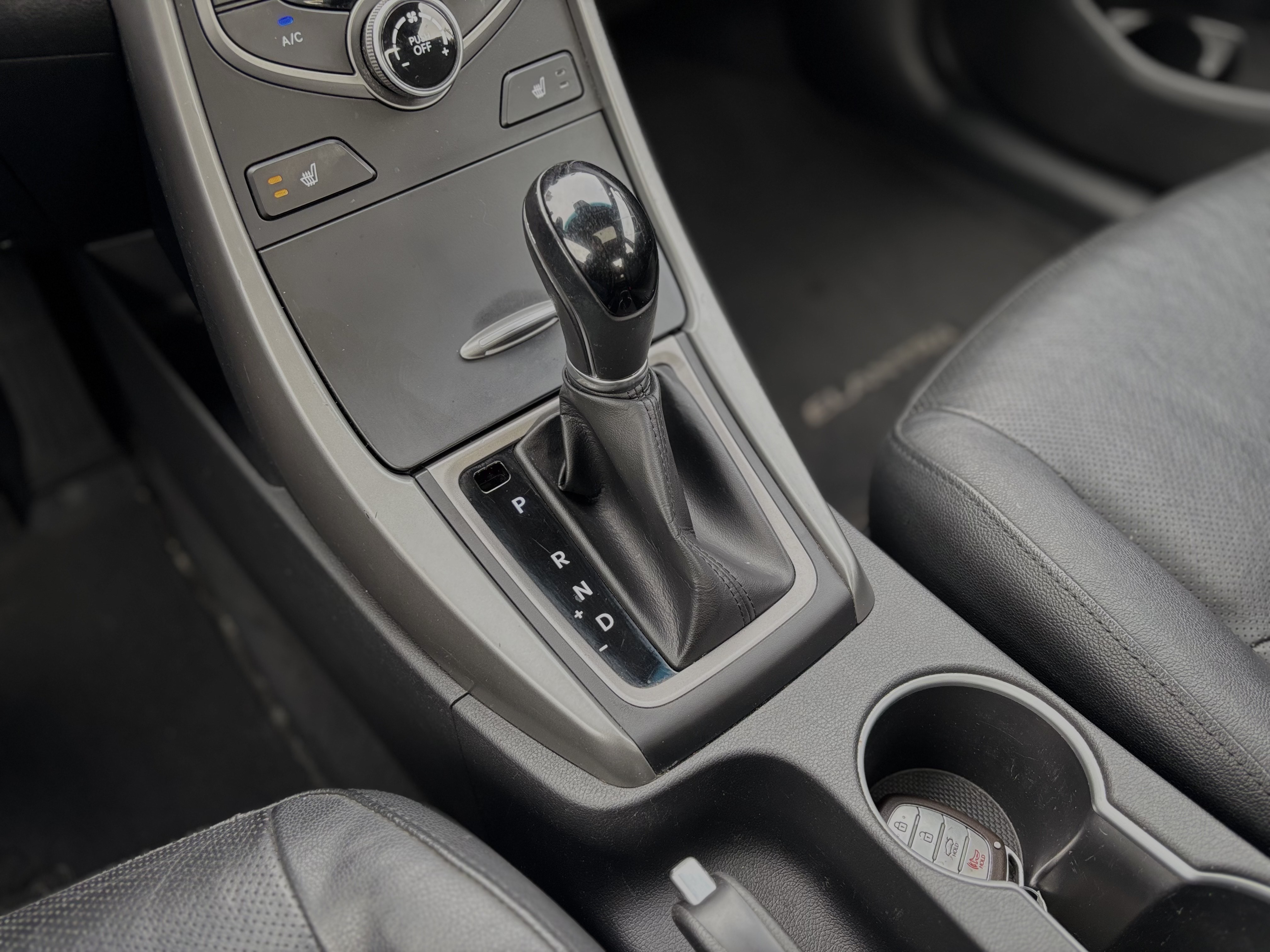 /canwestautoinc/2015-Hyundai-Elantra-10675459296294543.jpg