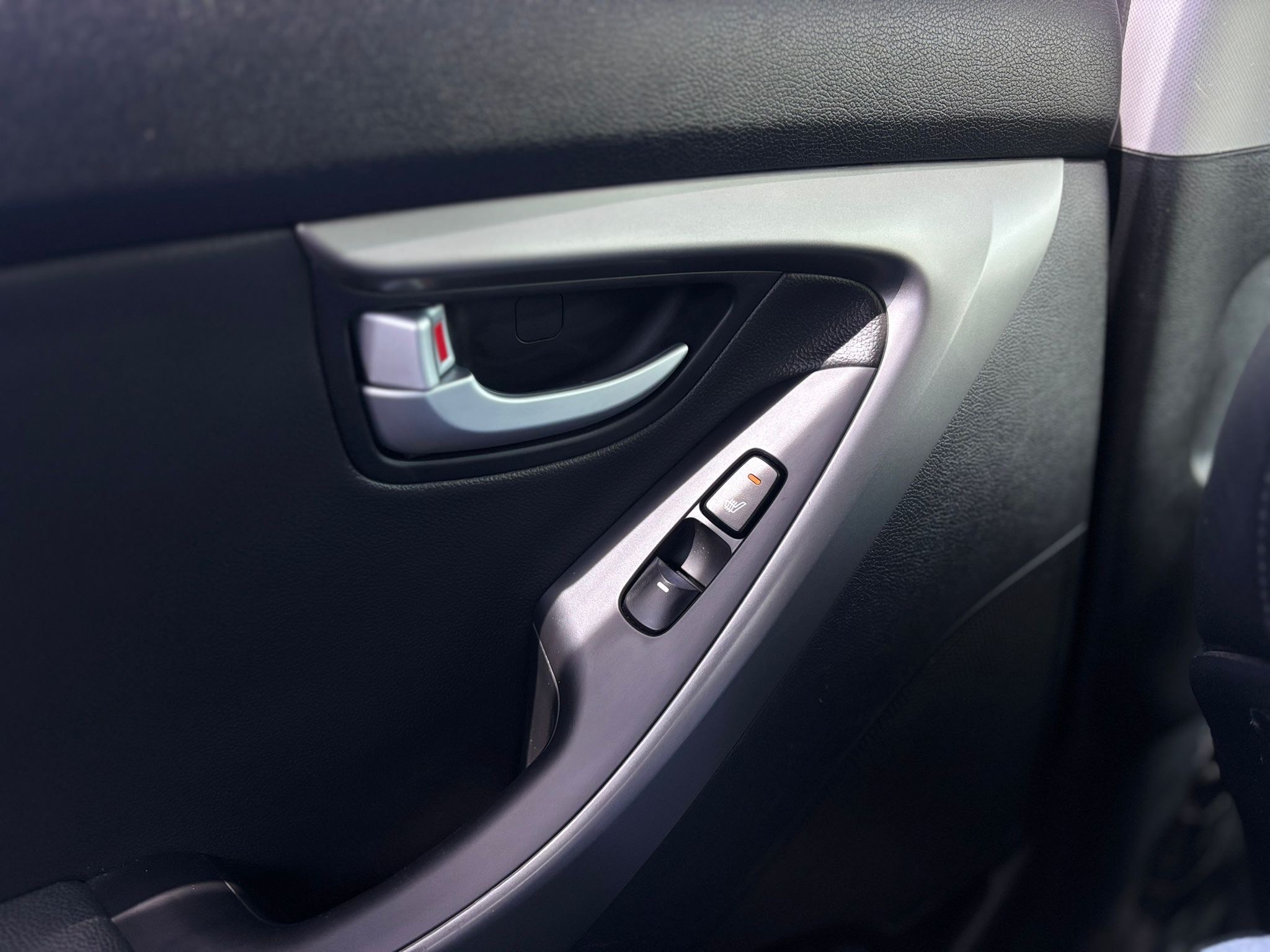 /canwestautoinc/2015-Hyundai-Elantra-221105963616679.jpg