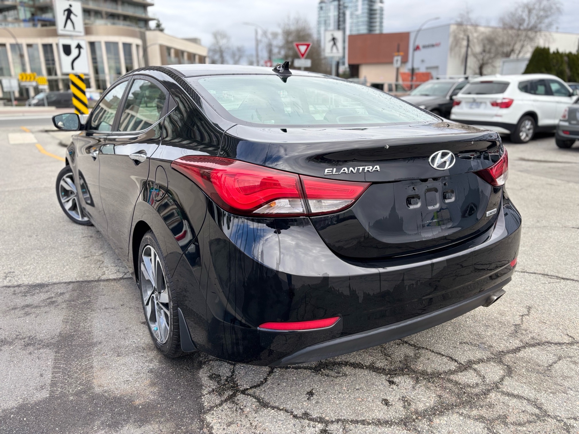 /canwestautoinc/2015-Hyundai-Elantra-33990345939642697.jpg