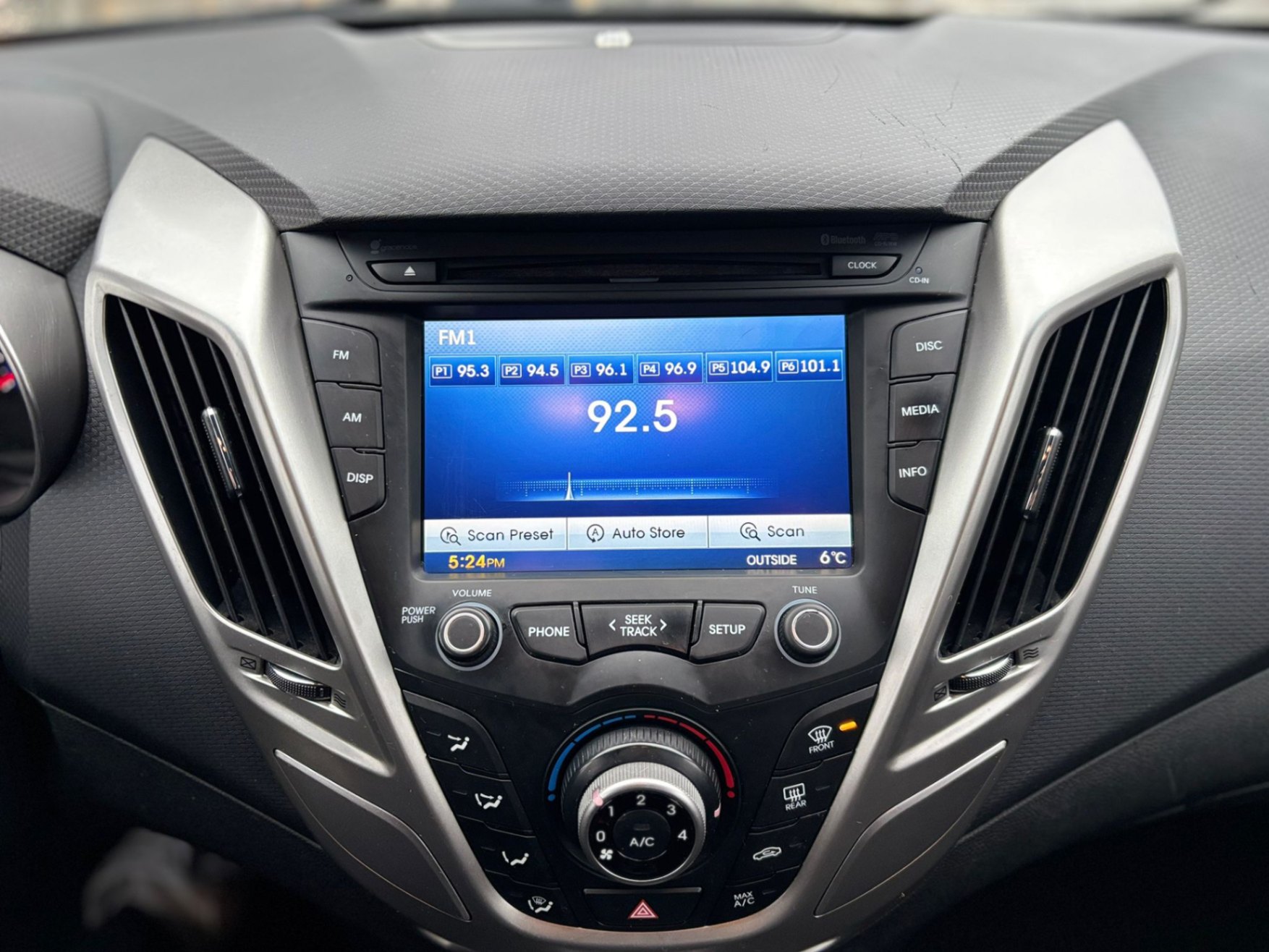 /canwestautoinc/2015-Hyundai-Veloster-3835114789239811.jpg