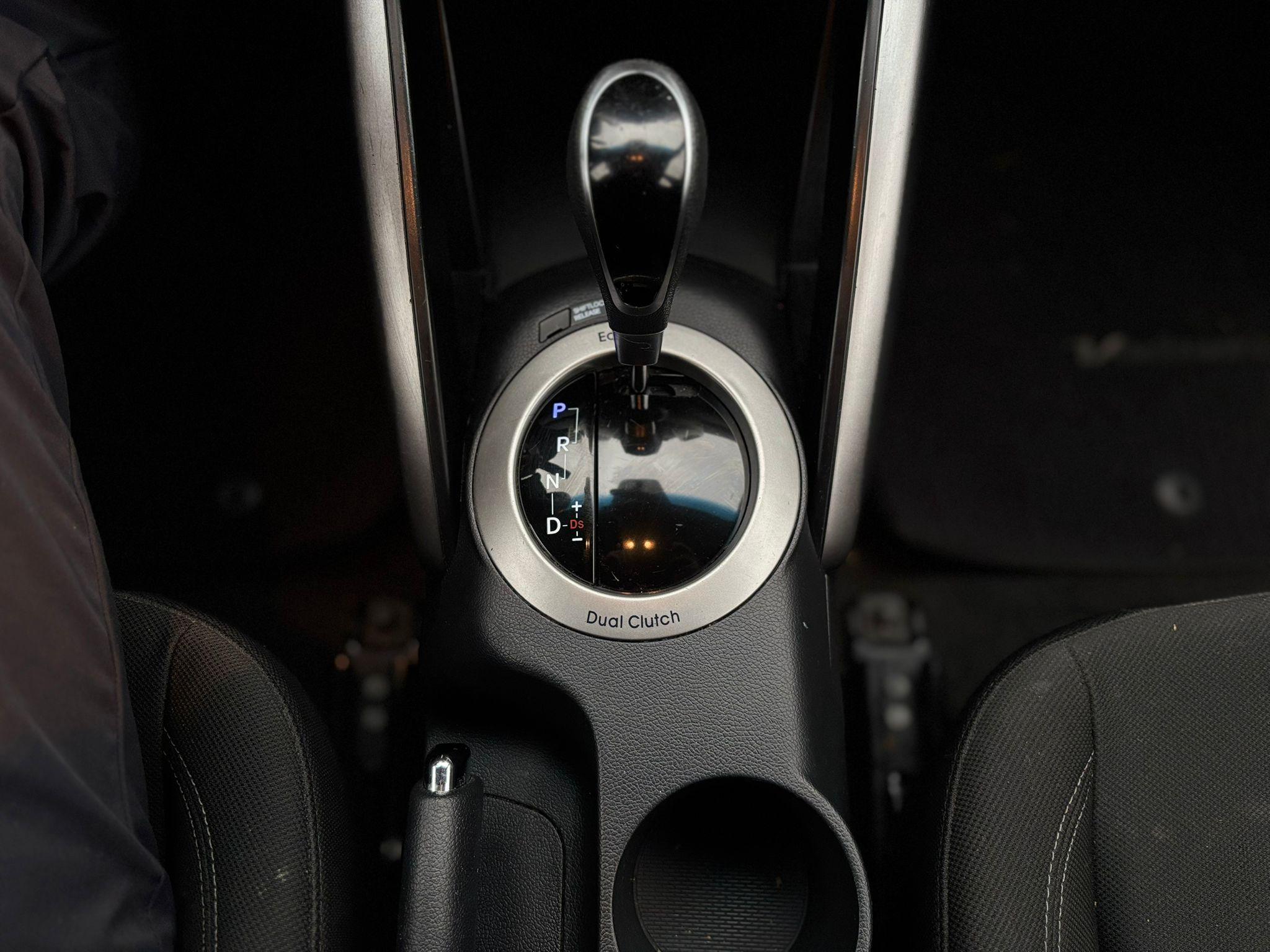 /canwestautoinc/2015-Hyundai-Veloster-5989704008624783.jpg
