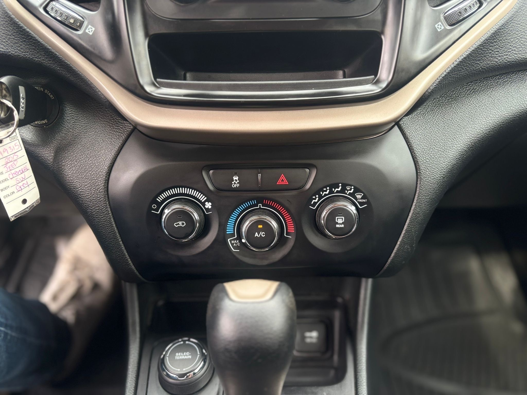 /canwestautoinc/2015-Jeep-Cherokee-027676184696970196.jpg