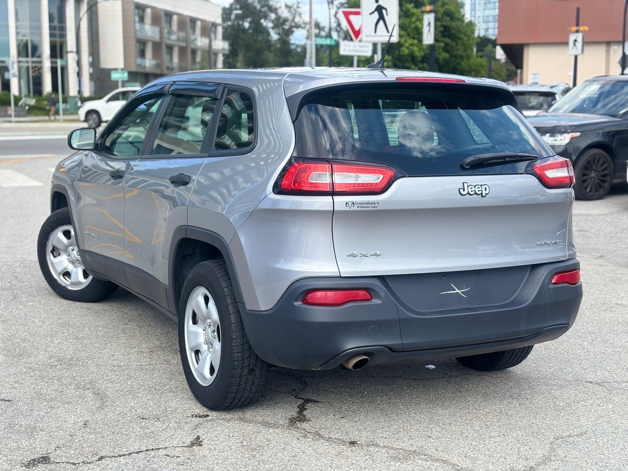 /canwestautoinc/2015-Jeep-Cherokee-1660383591910637.jpg