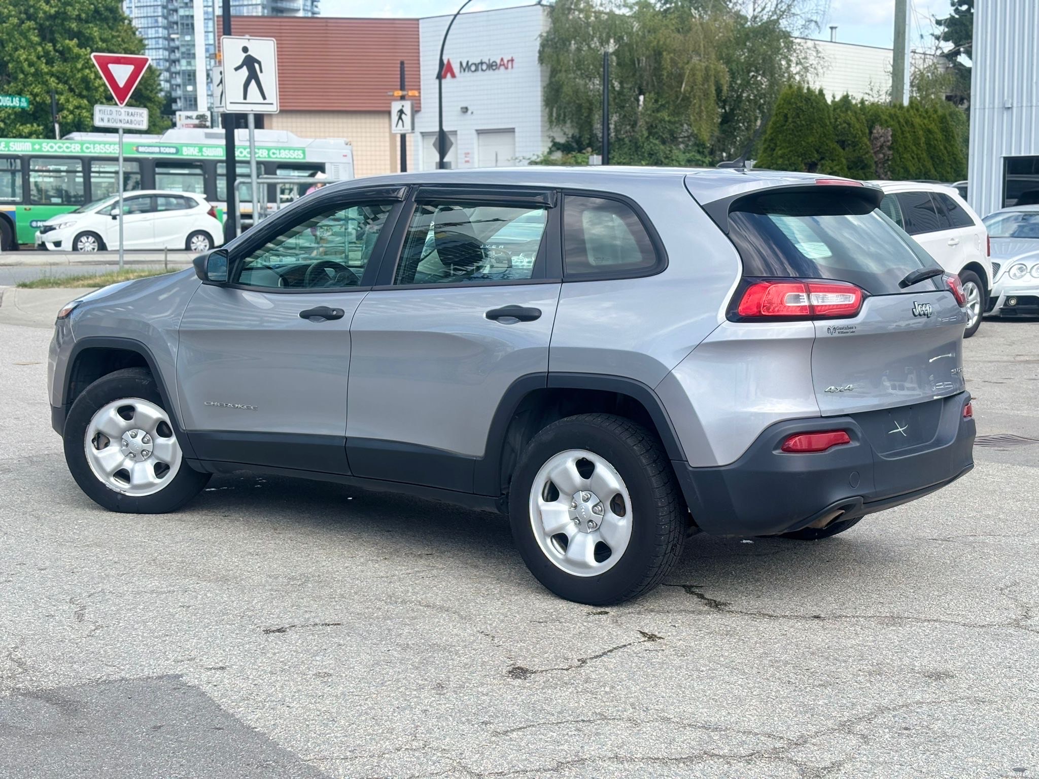 /canwestautoinc/2015-Jeep-Cherokee-24235088615493305.jpg