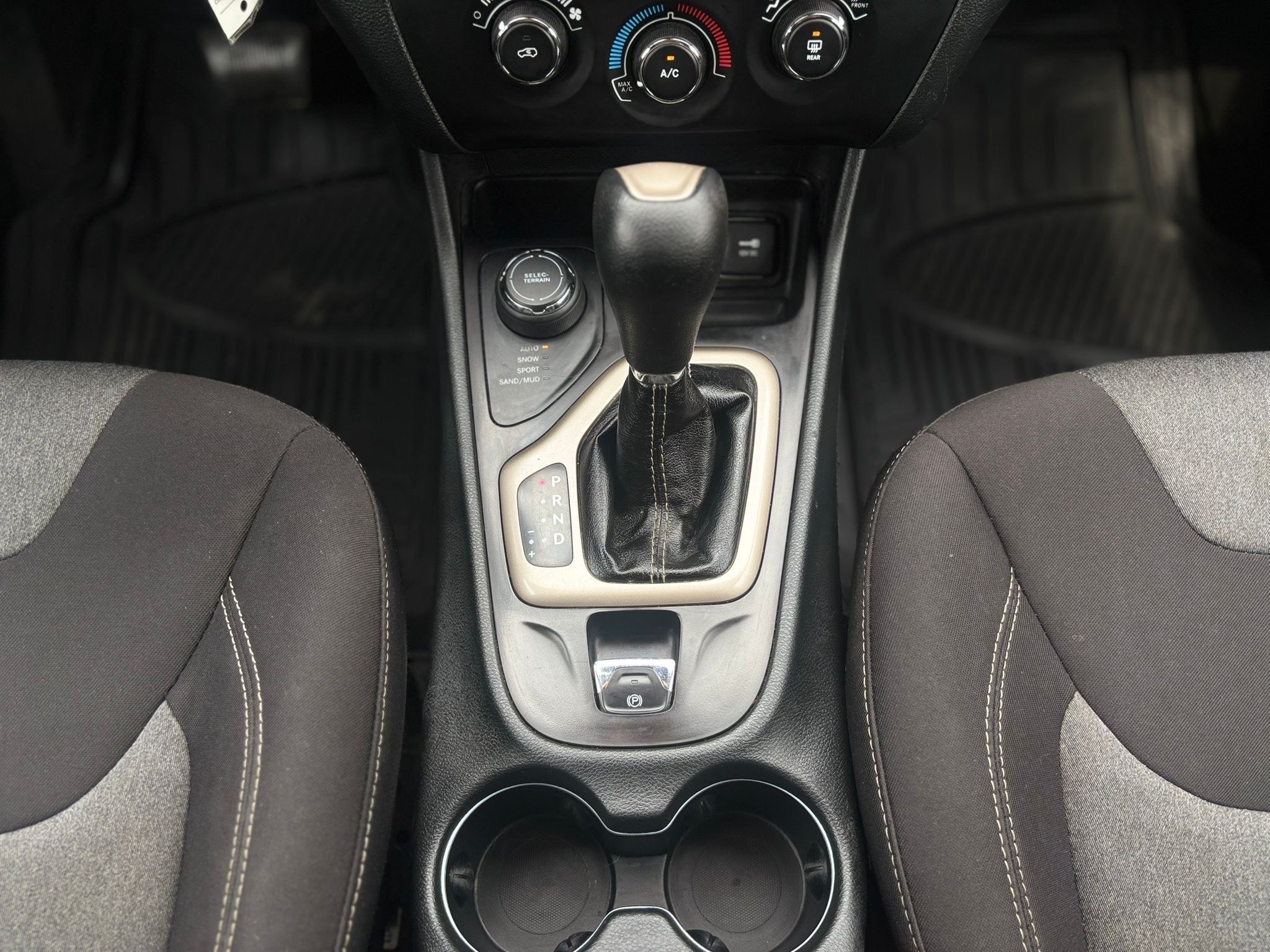 /canwestautoinc/2015-Jeep-Cherokee-38405963263227316.jpg