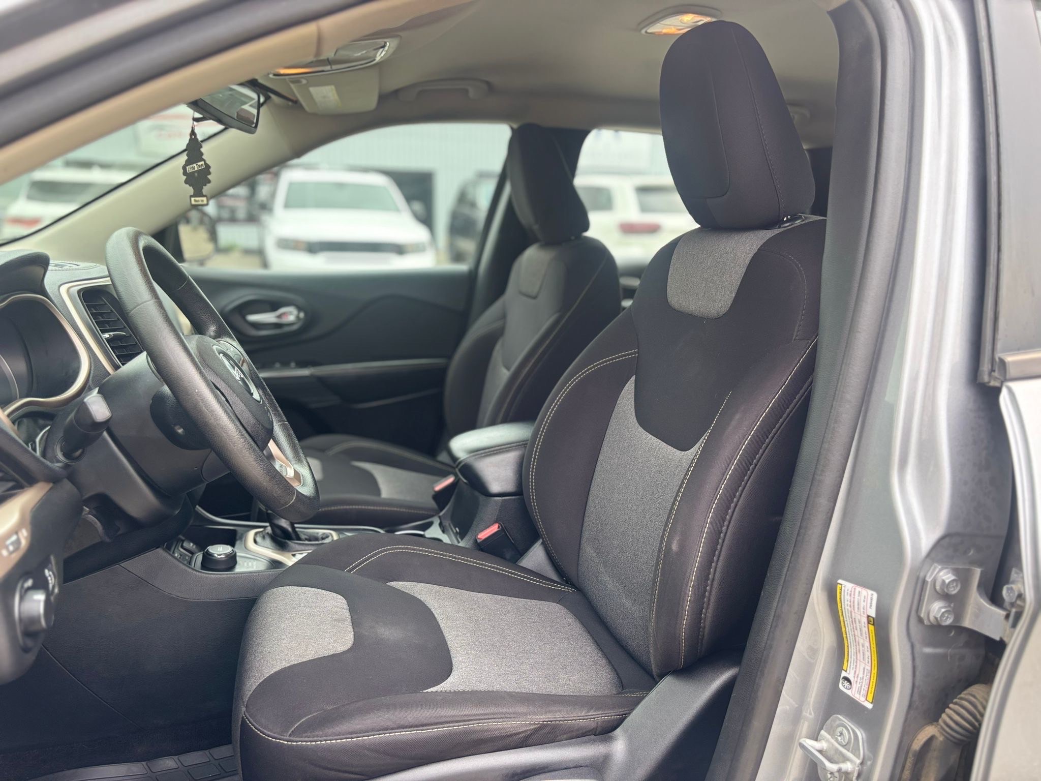 /canwestautoinc/2015-Jeep-Cherokee-5835072920399069.jpg