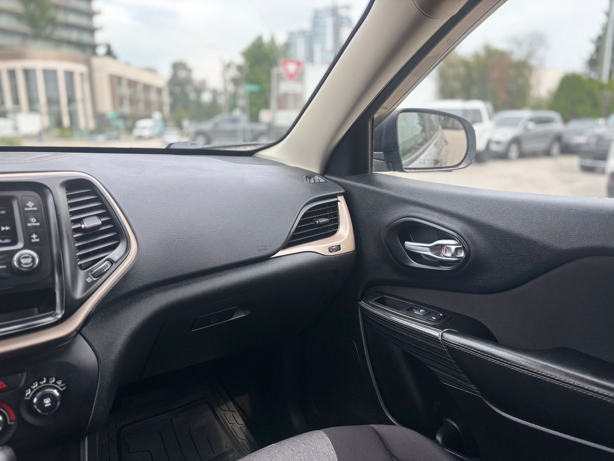 /canwestautoinc/2015-Jeep-Cherokee-7780327690597337.jpg