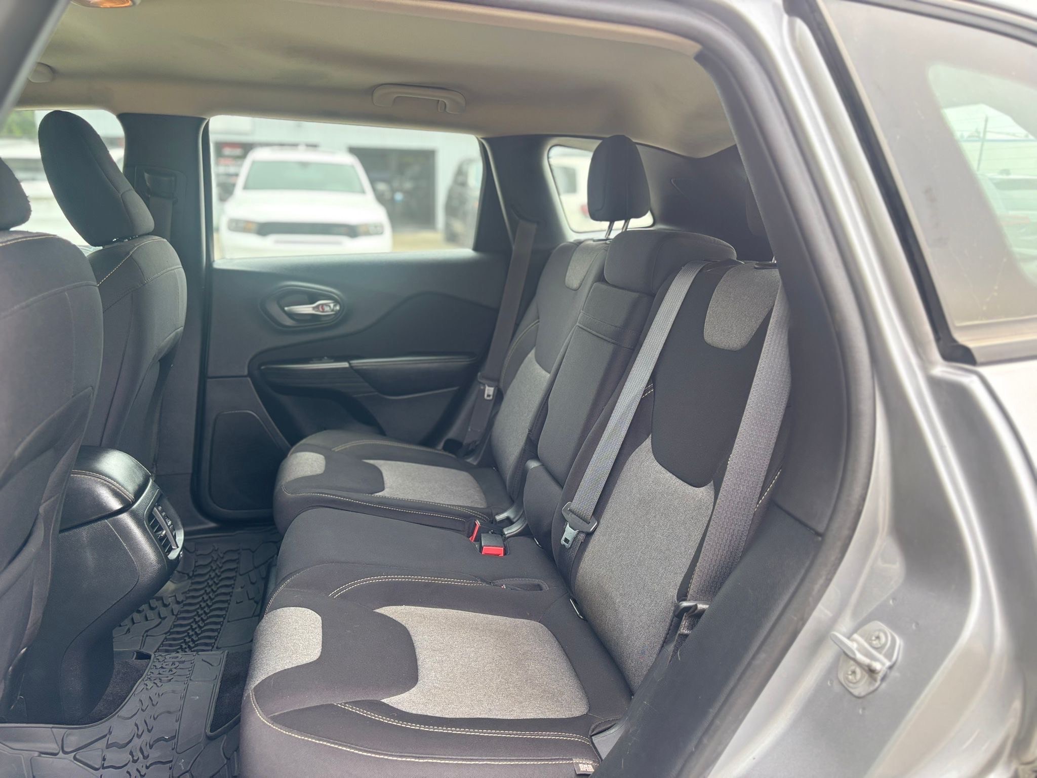 /canwestautoinc/2015-Jeep-Cherokee-88458360232.jpg