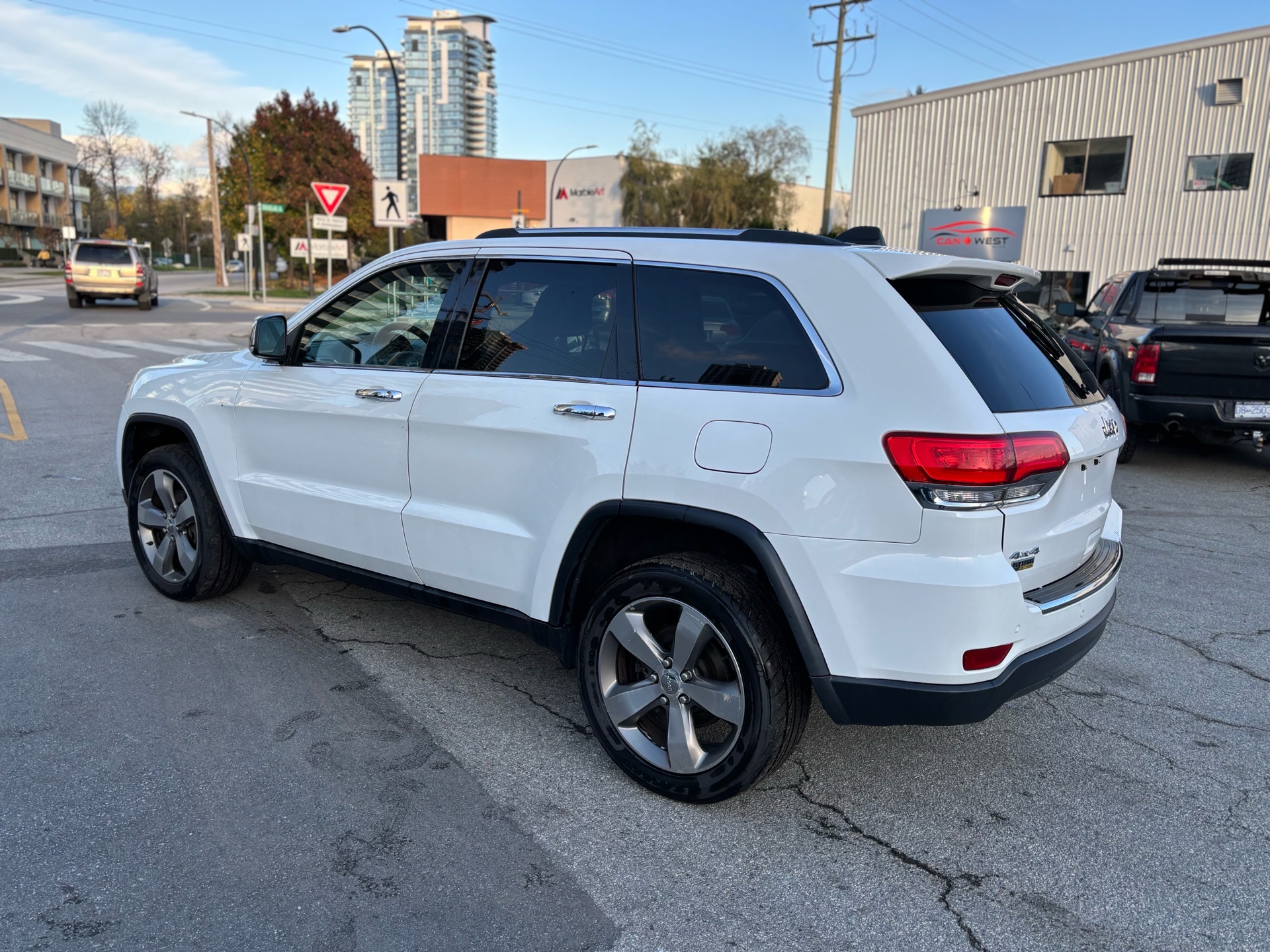 /canwestautoinc/2015-Jeep-GrandCherokee-3725729012319674.jpg