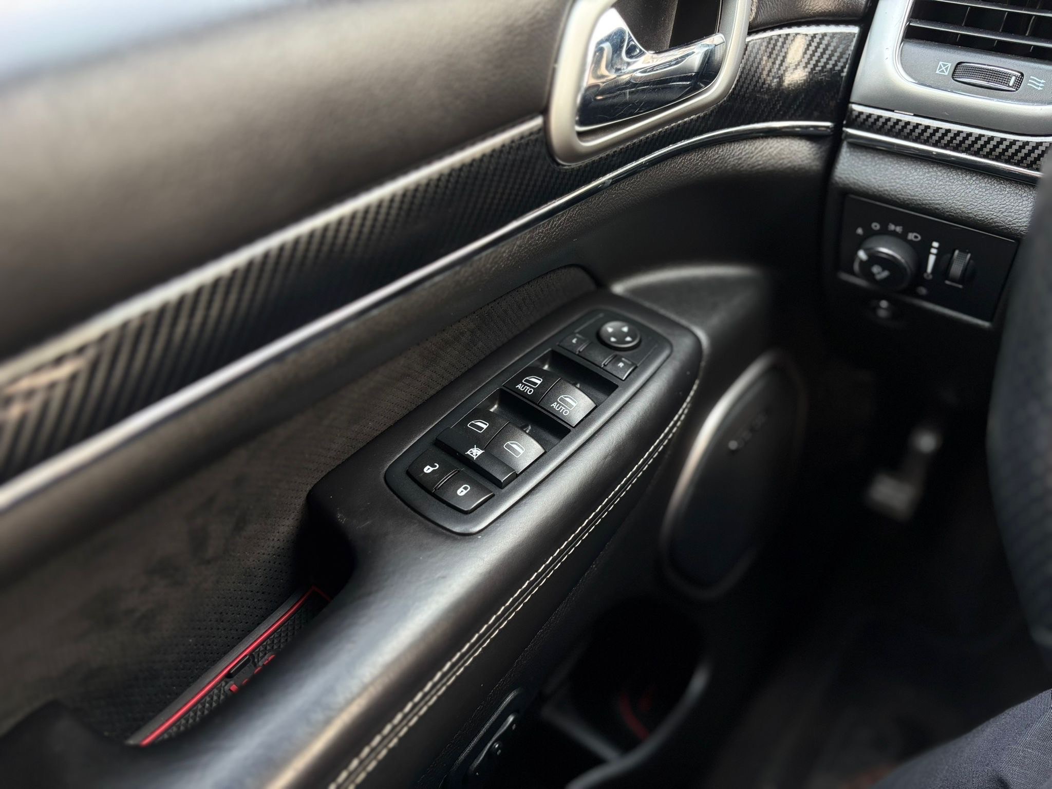 /canwestautoinc/2015-Jeep-GrandCherokee-6067648513338959.jpg
