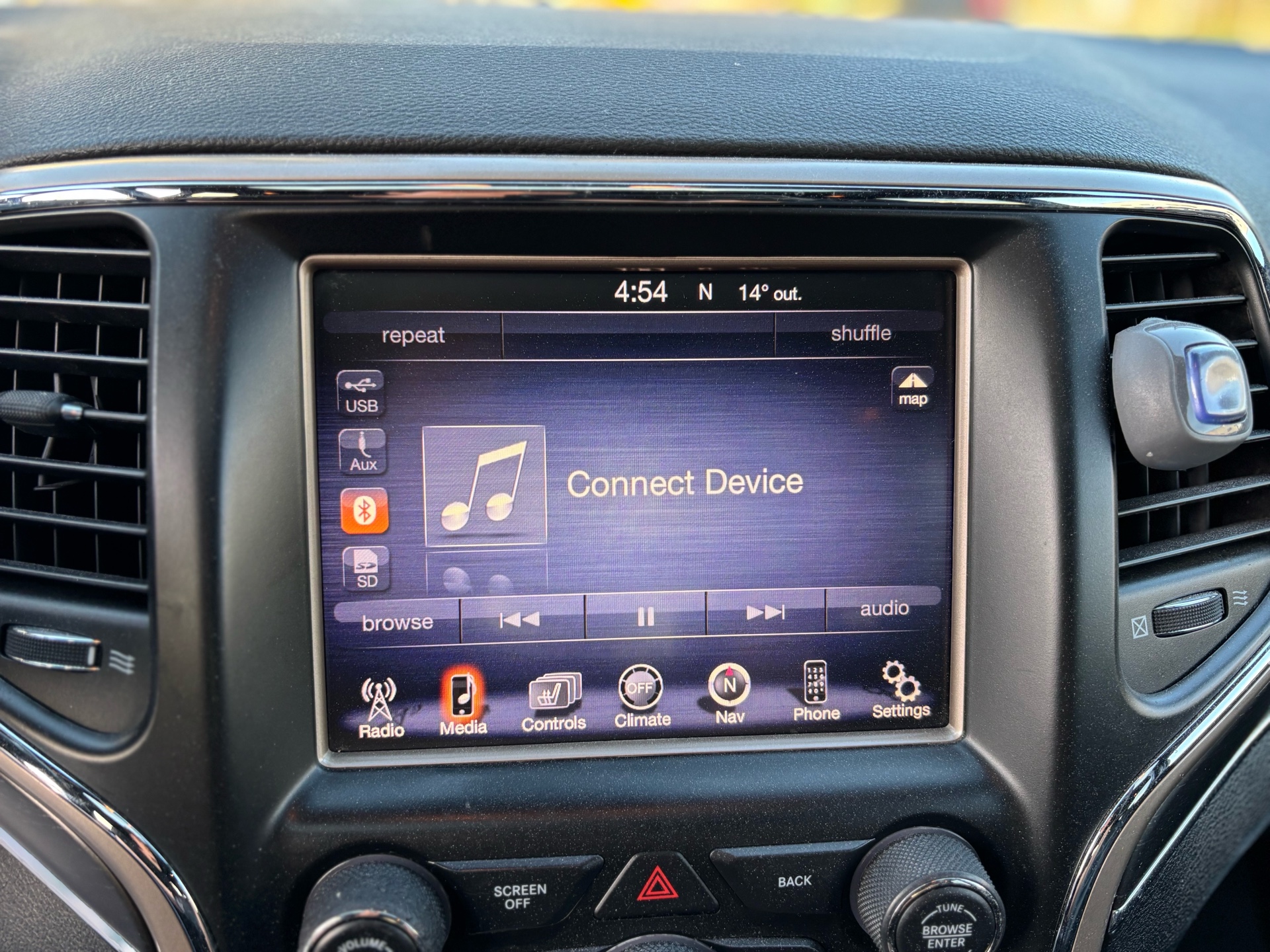 /canwestautoinc/2015-Jeep-GrandCherokee-7322818929425279.jpg