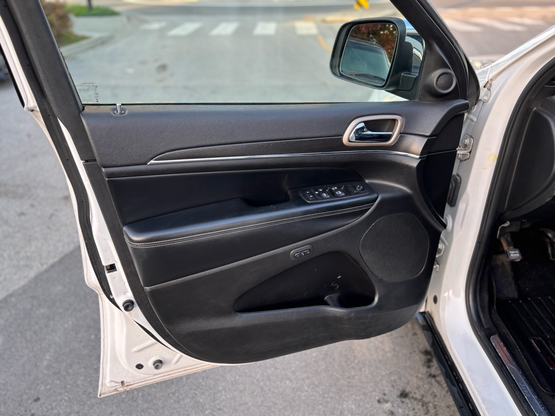 /canwestautoinc/2015-Jeep-GrandCherokee-9899048454509813.jpg