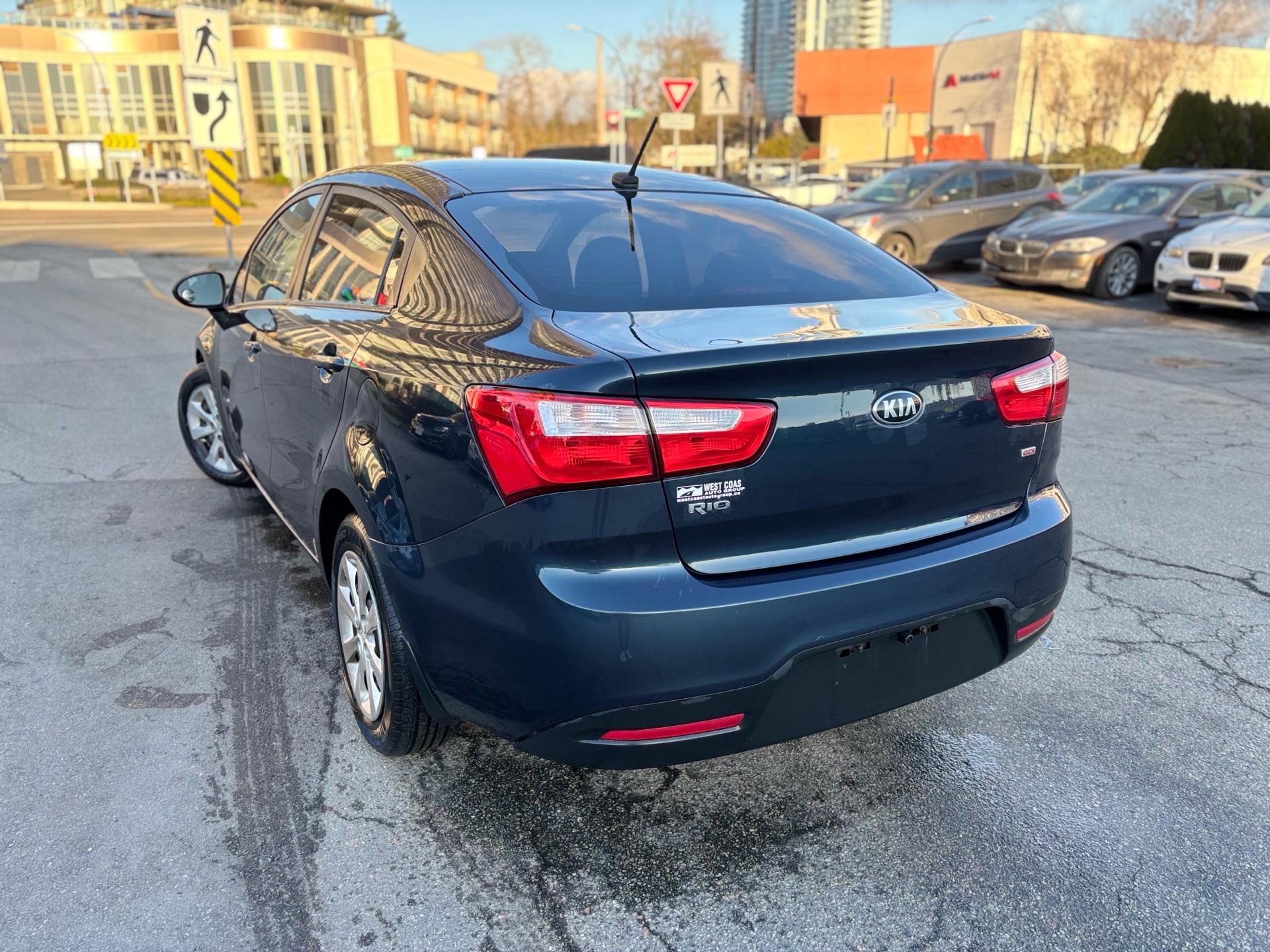 /canwestautoinc/2015-Kia-Rio-44096585993199433.jpg