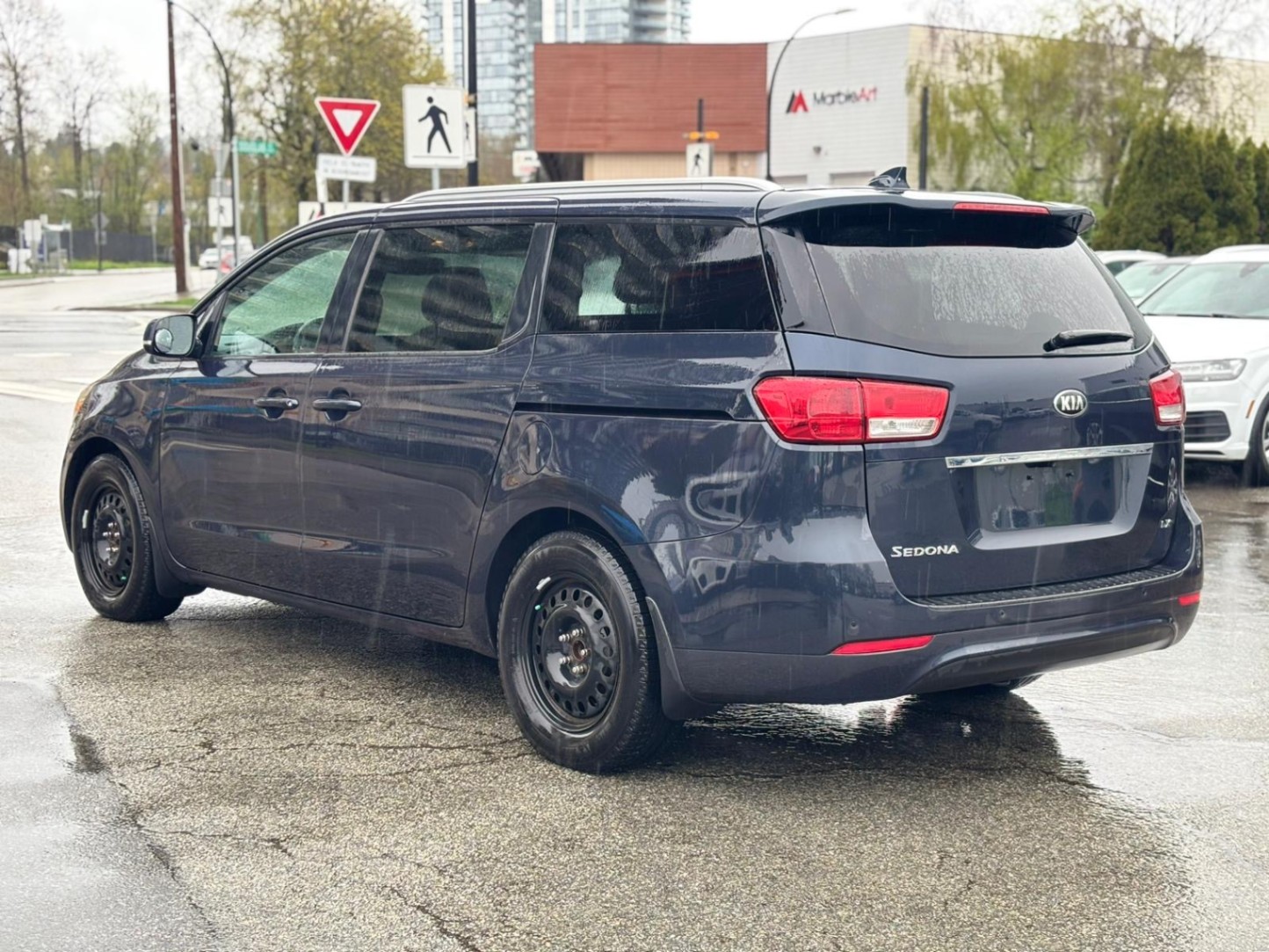 /canwestautoinc/2015-Kia-Sedona-006280548185988666.jpg