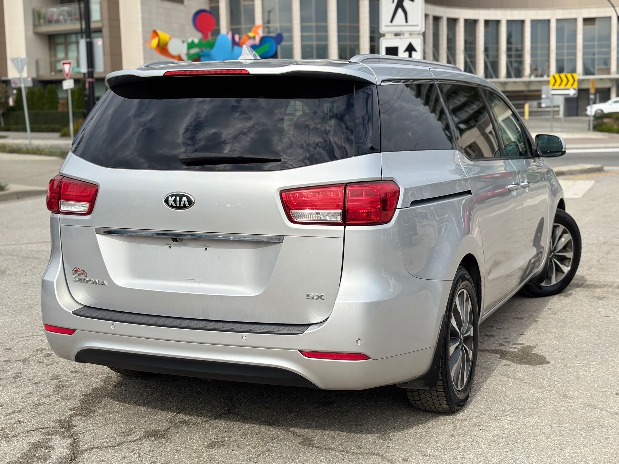 /canwestautoinc/2015-Kia-Sedona-398225116379205.jpg