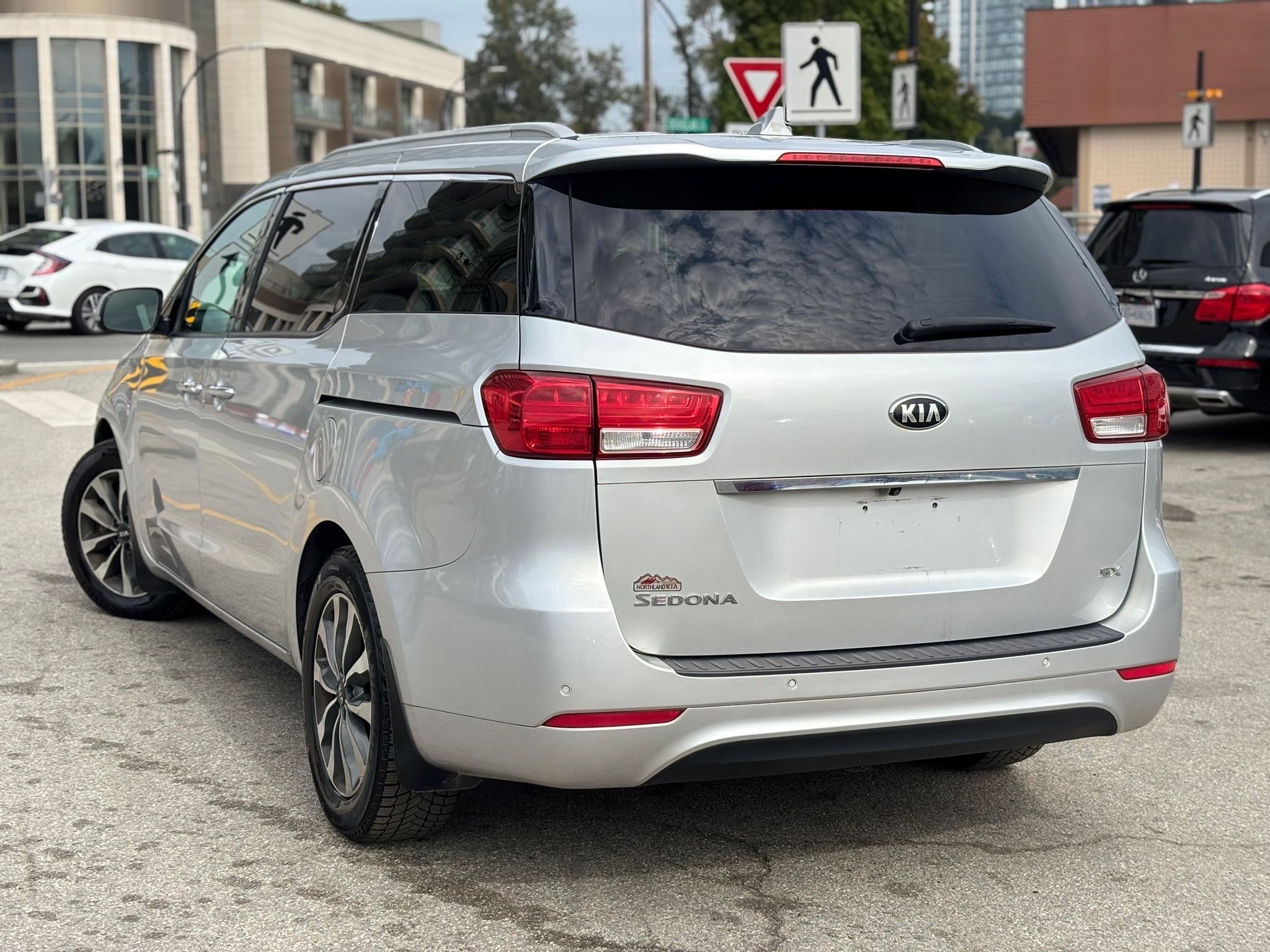 /canwestautoinc/2015-Kia-Sedona-7965603158127625.jpg
