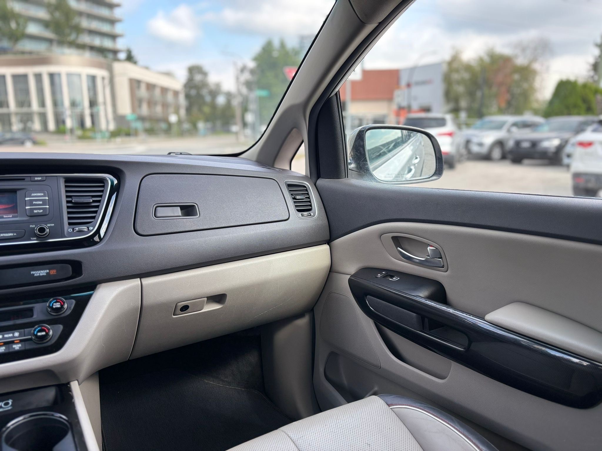 /canwestautoinc/2015-Kia-Sedona-9067475552302366.jpg