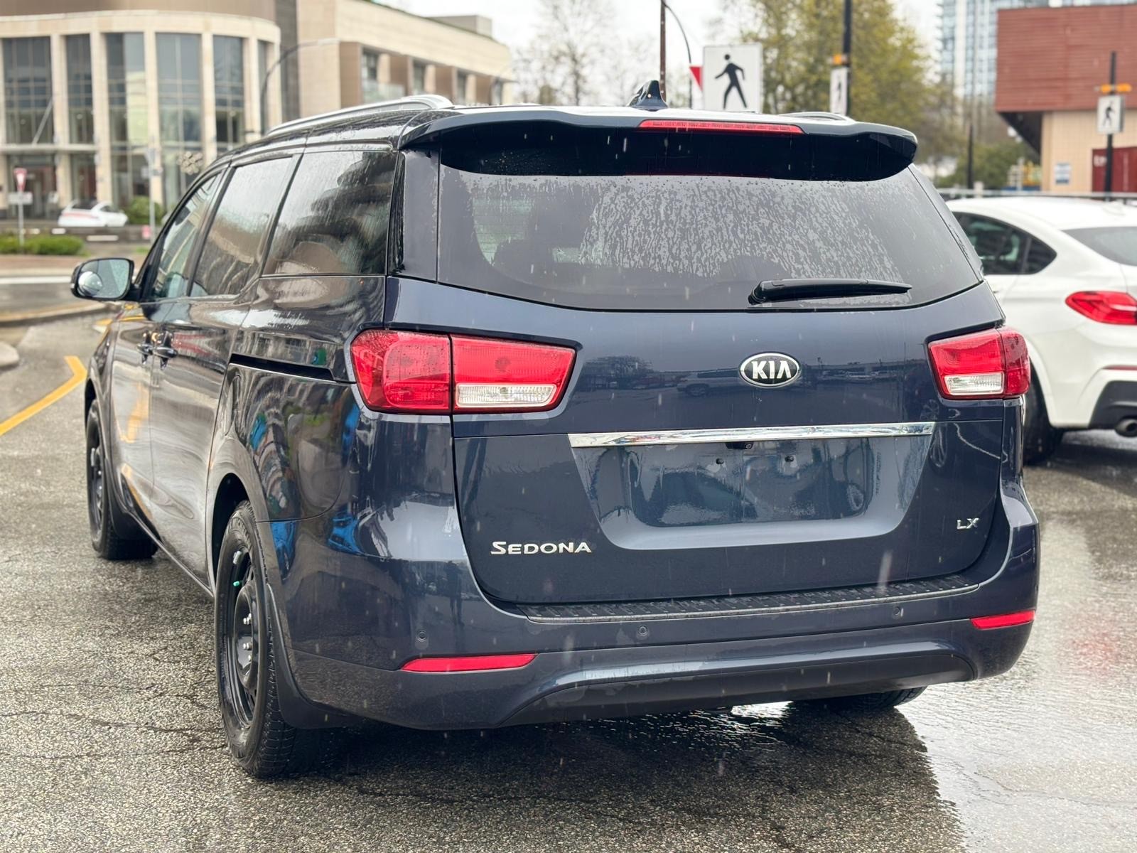/canwestautoinc/2015-Kia-Sedona-9734978247678201.jpg