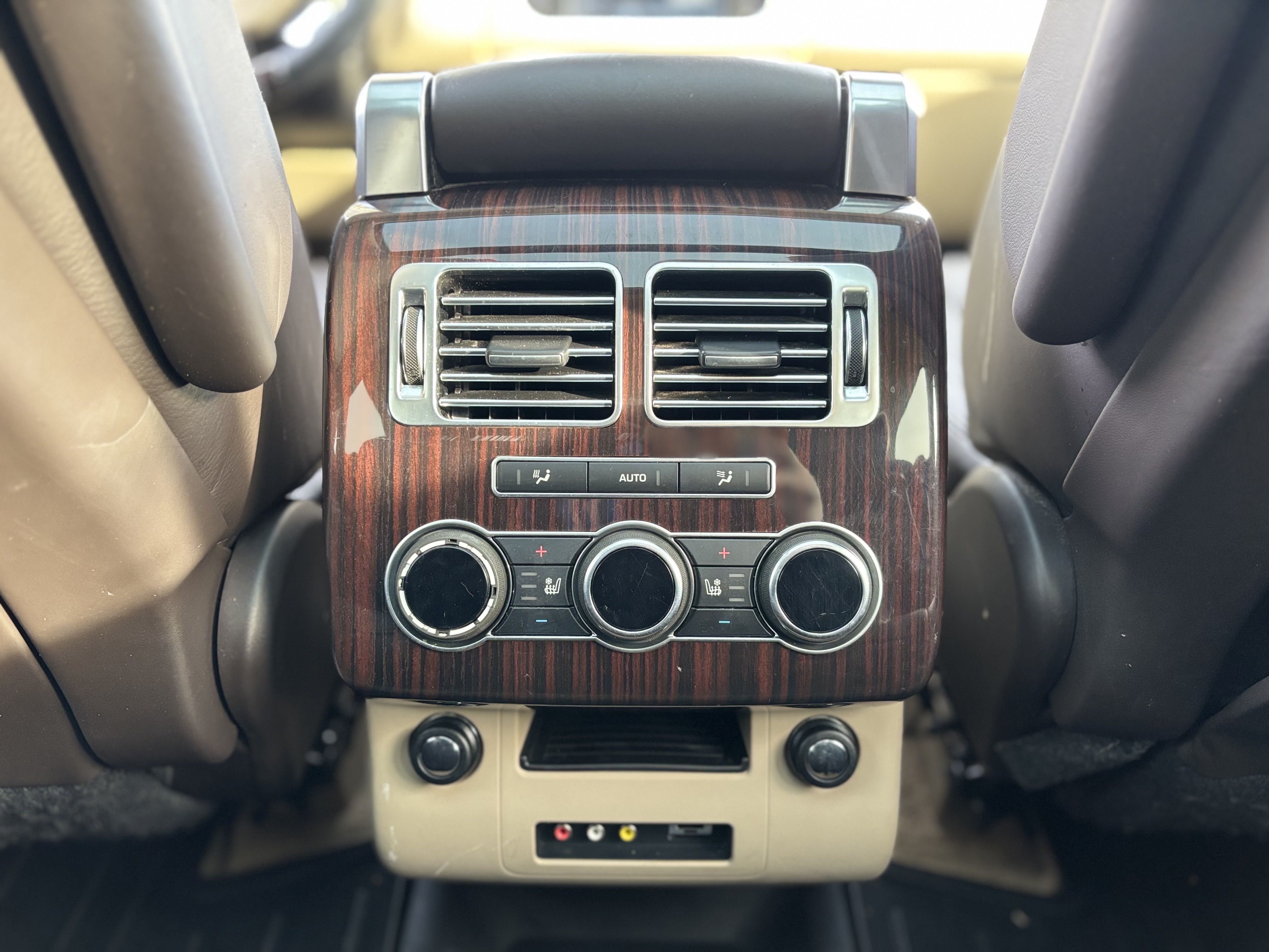 /canwestautoinc/2015-LandRover-RangeRover-25045885062635964.jpg