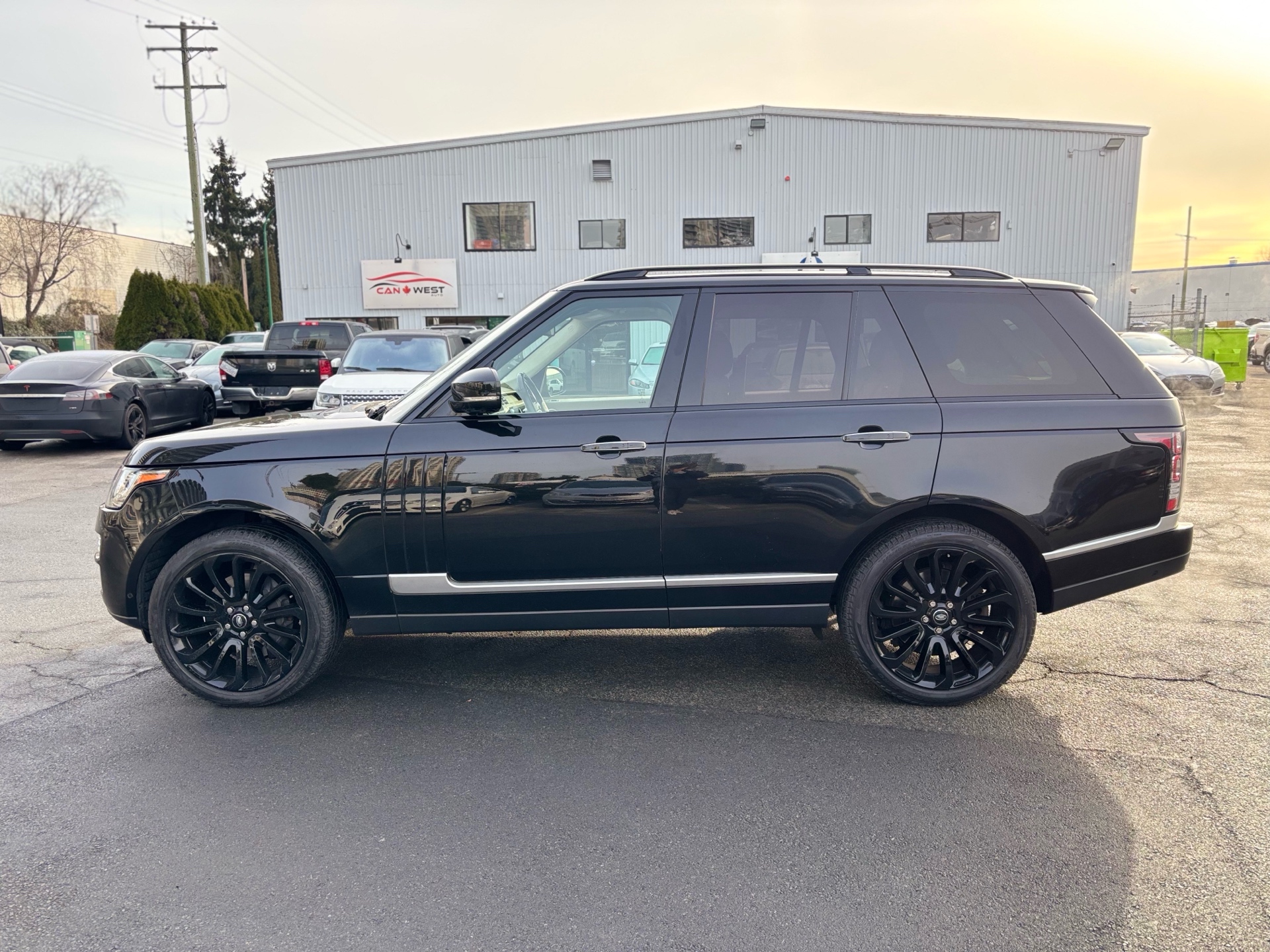 /canwestautoinc/2015-LandRover-RangeRover-30681737188402347.jpg