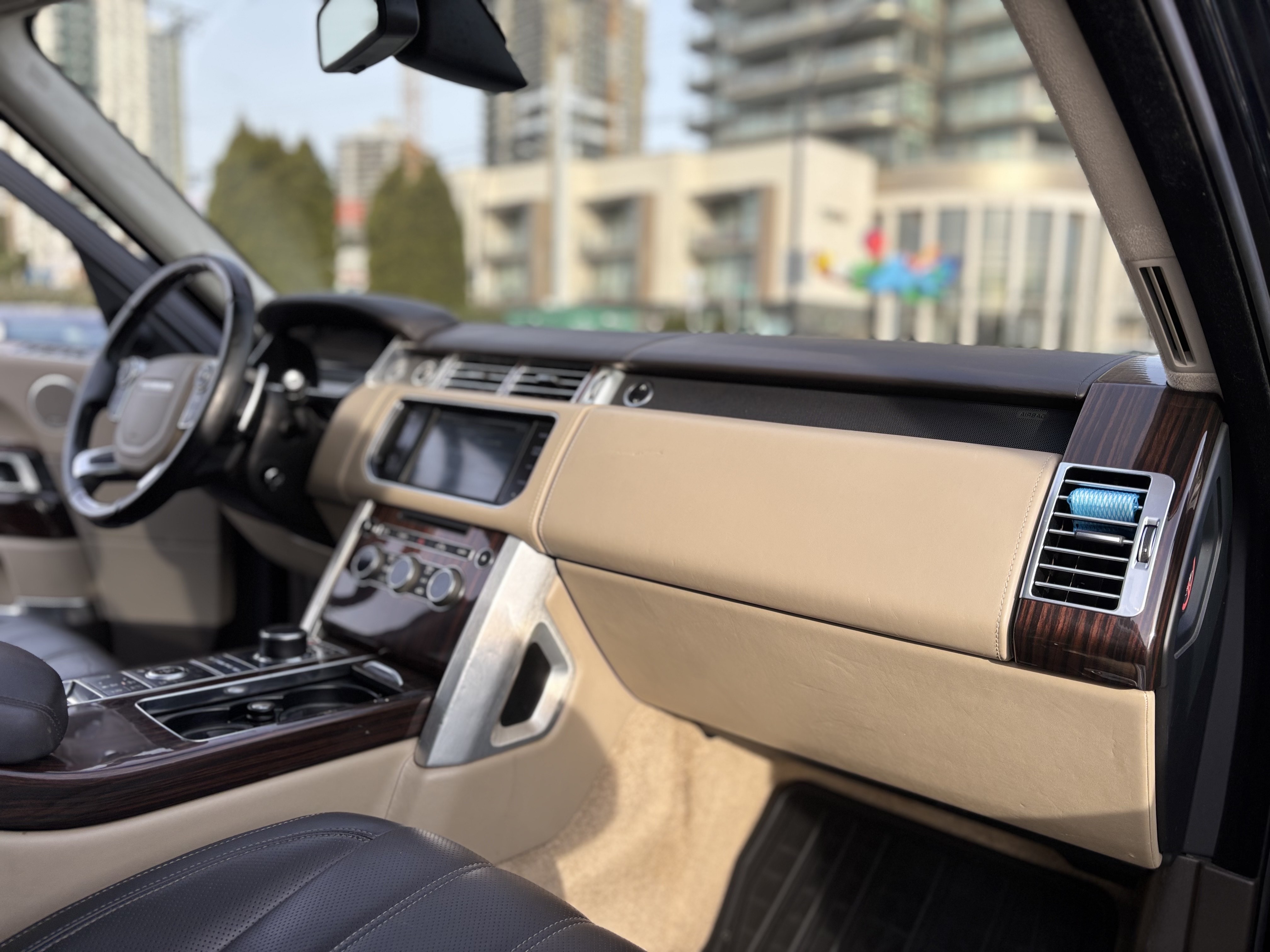 /canwestautoinc/2015-LandRover-RangeRover-49514059987313797.jpg