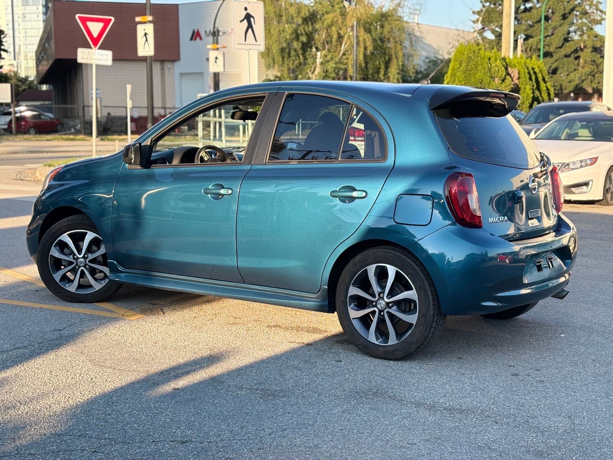 /canwestautoinc/2015-Nissan-Micra-6631822823514406.jpg